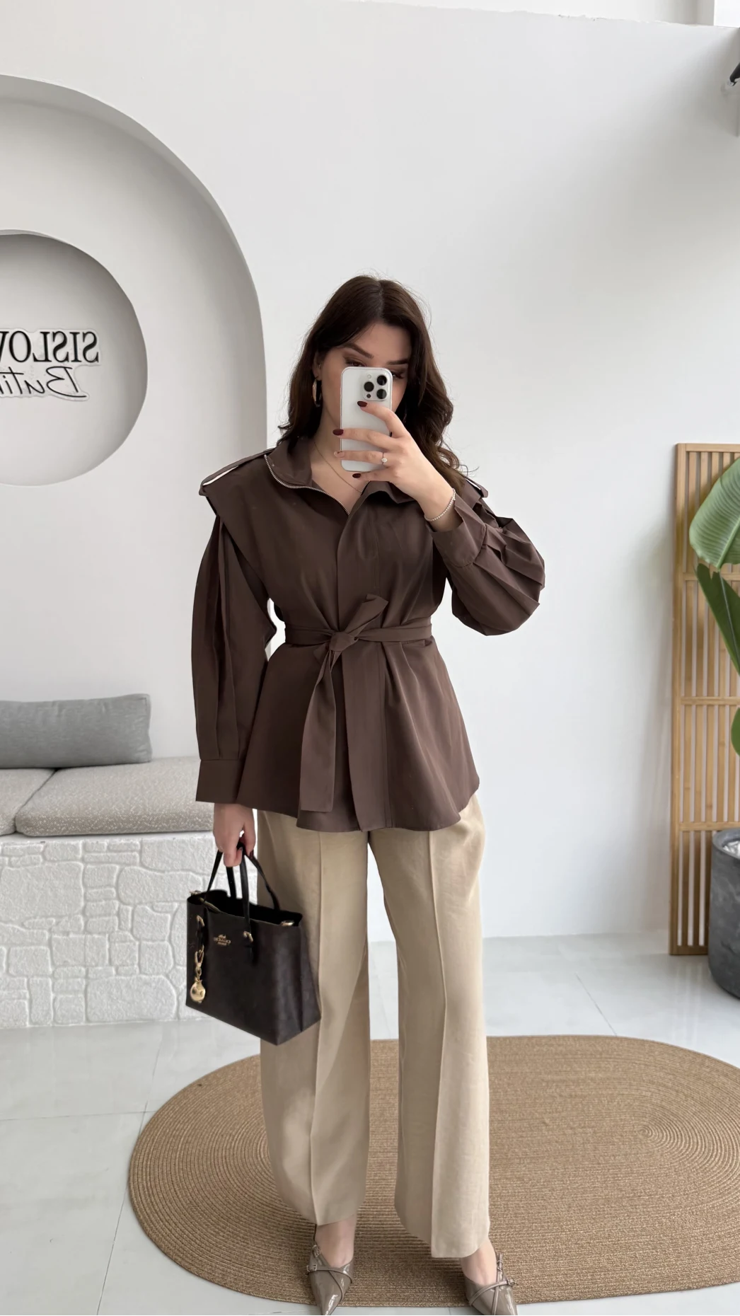 Emris Dik Yaka Geniş Omuzlu Kuşaklı Trenç - Acı Kahve - Kod: 7623