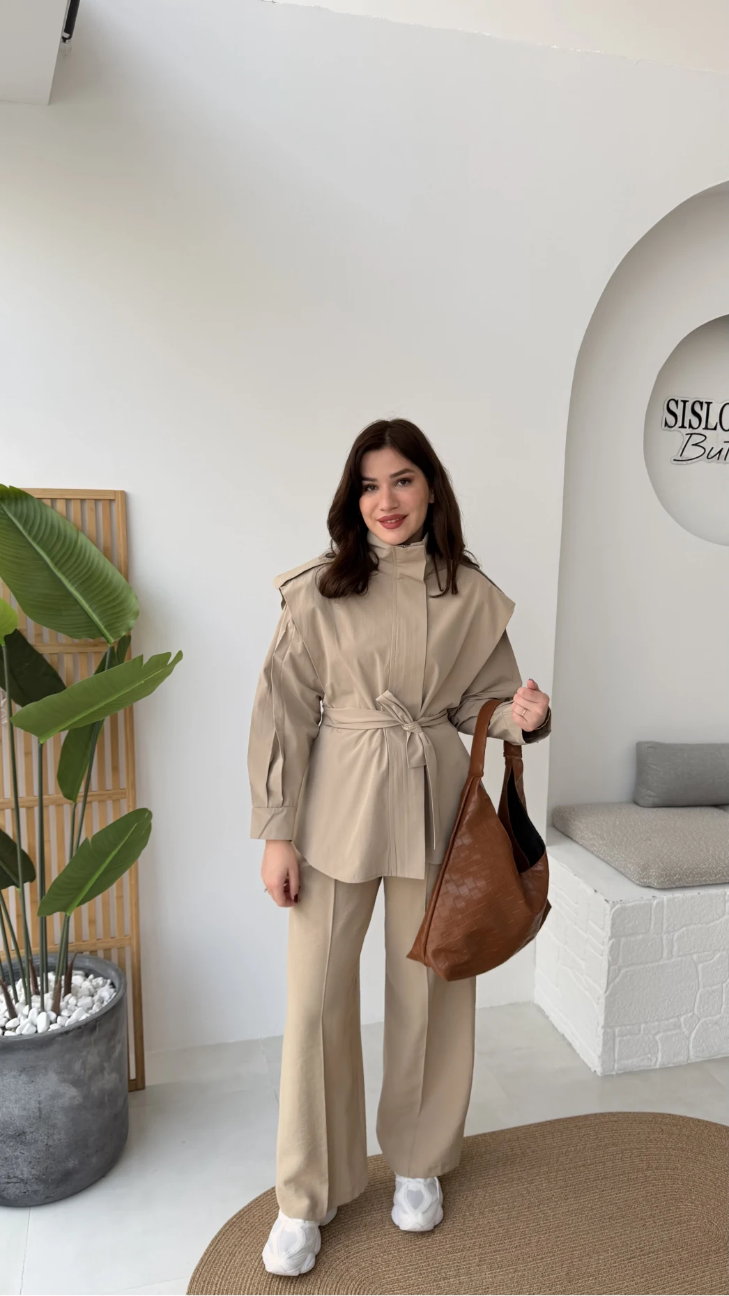 Emris Dik Yaka Geniş Omuzlu Kuşaklı Trenç - Bej Tonları - Kod: 7623