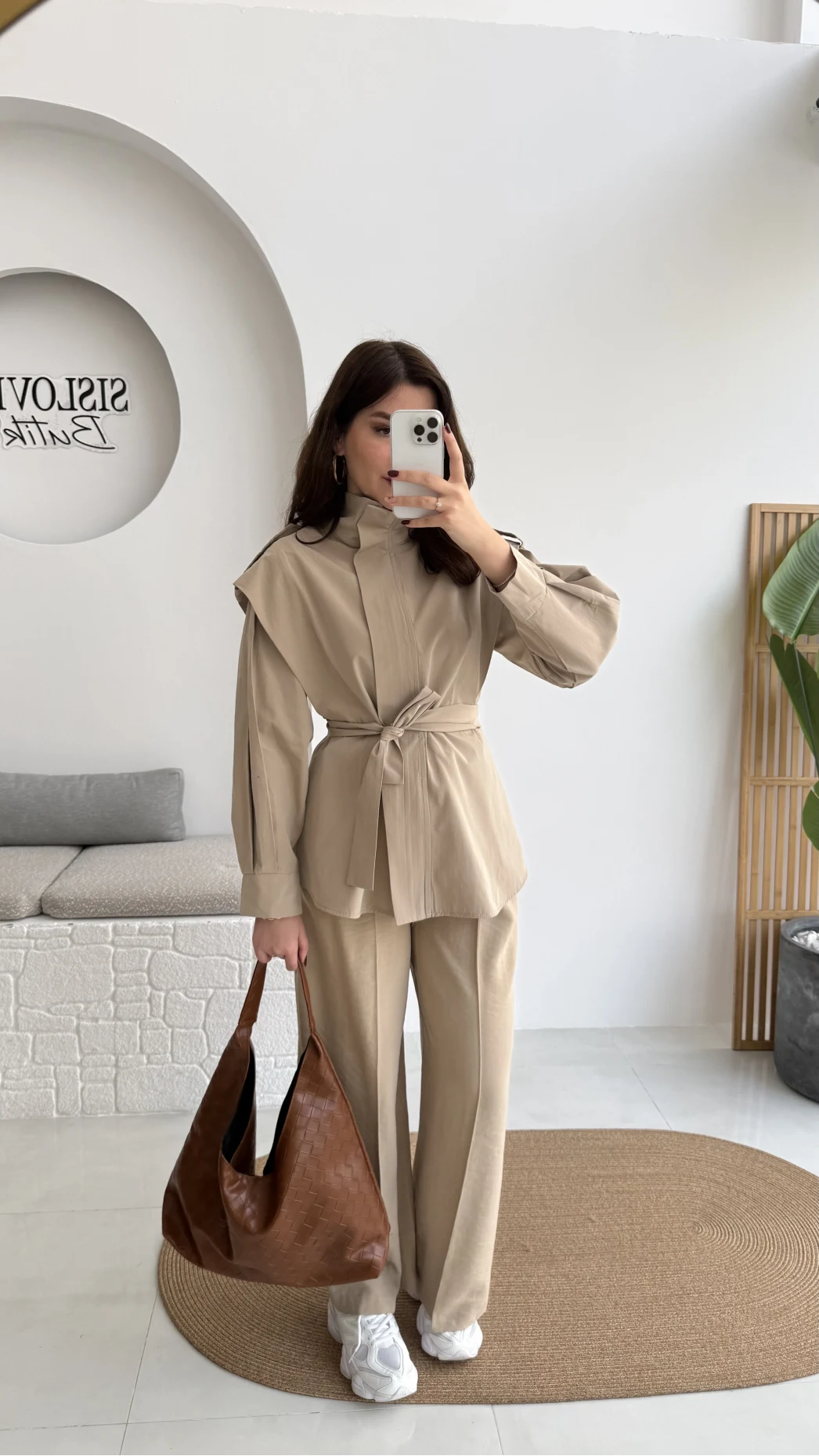 Emris Dik Yaka Geniş Omuzlu Kuşaklı Trenç - Bej Tonları - Kod: 7623