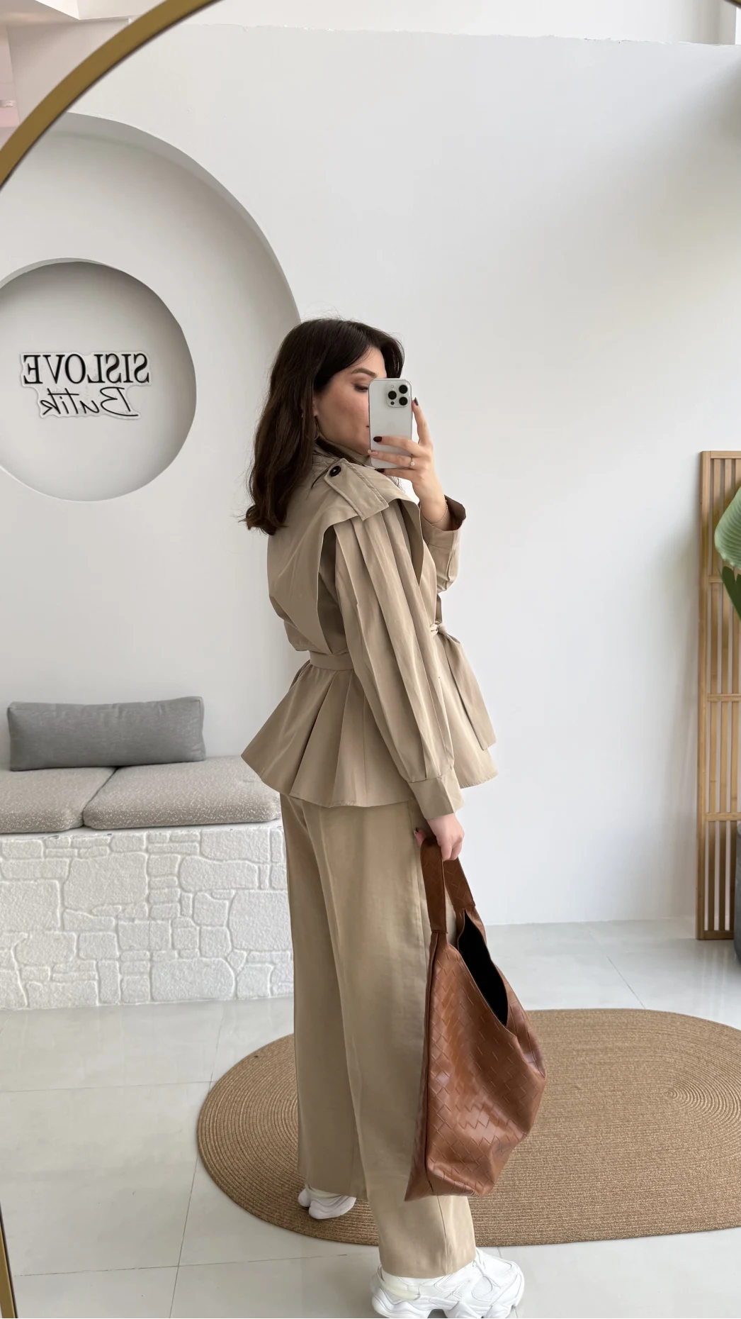 Emris Dik Yaka Geniş Omuzlu Kuşaklı Trenç - Bej Tonları - Kod: 7623