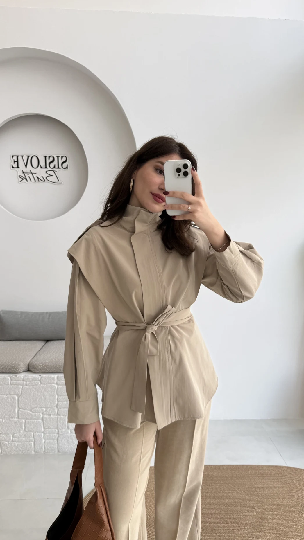 Emris Dik Yaka Geniş Omuzlu Kuşaklı Trenç - Bej Tonları - Kod: 7623