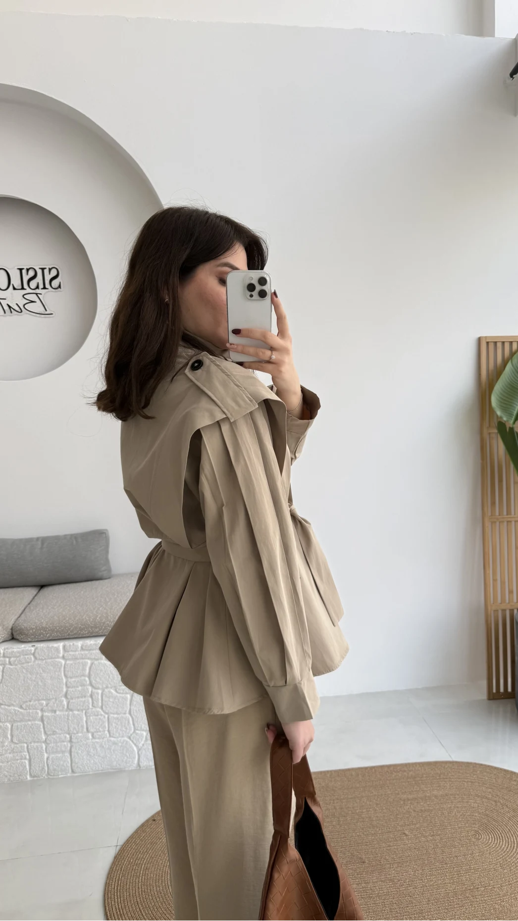 Emris Dik Yaka Geniş Omuzlu Kuşaklı Trenç - Bej Tonları - Kod: 7623