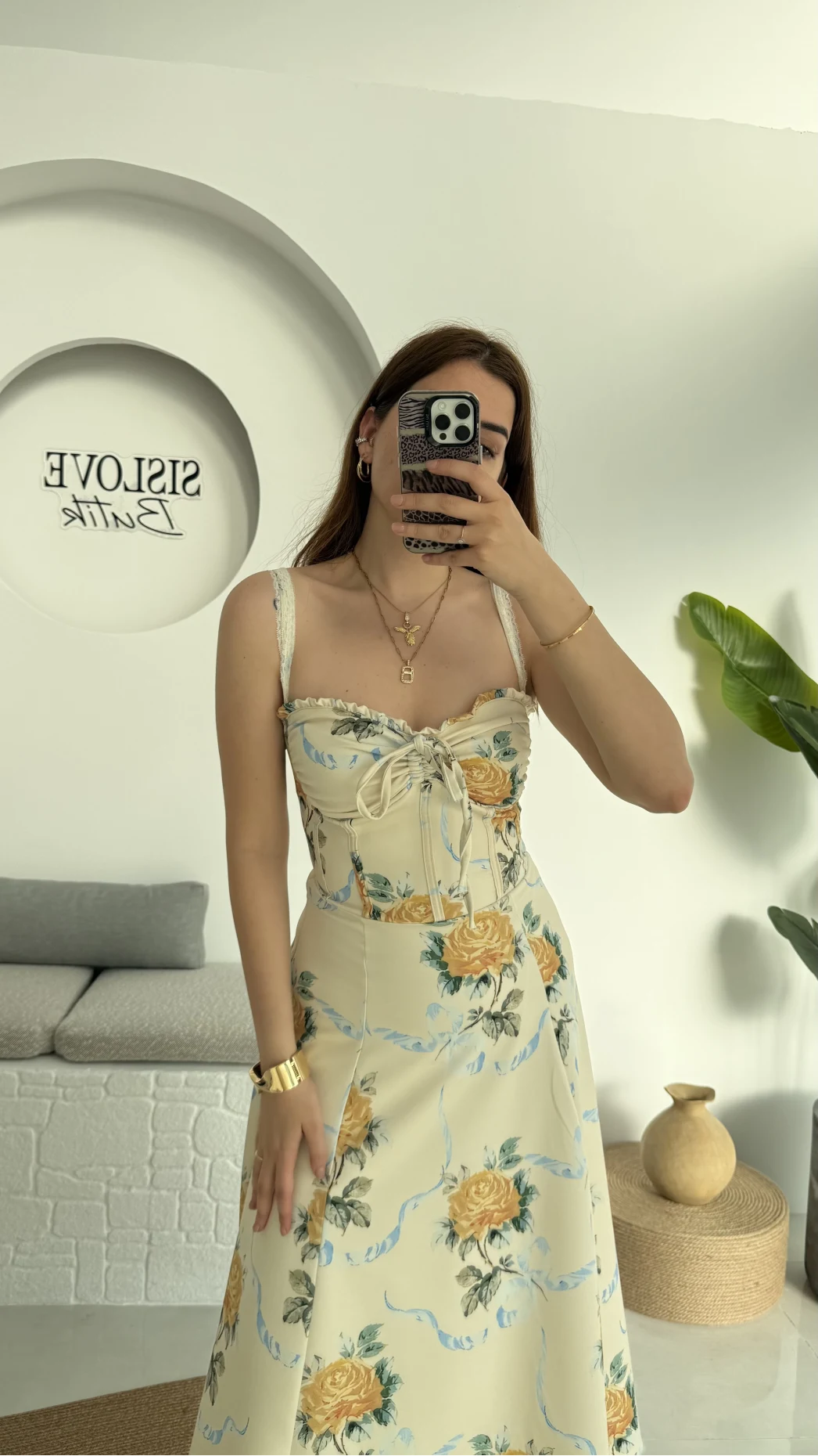 Etekleri Dantel Detay Elbise