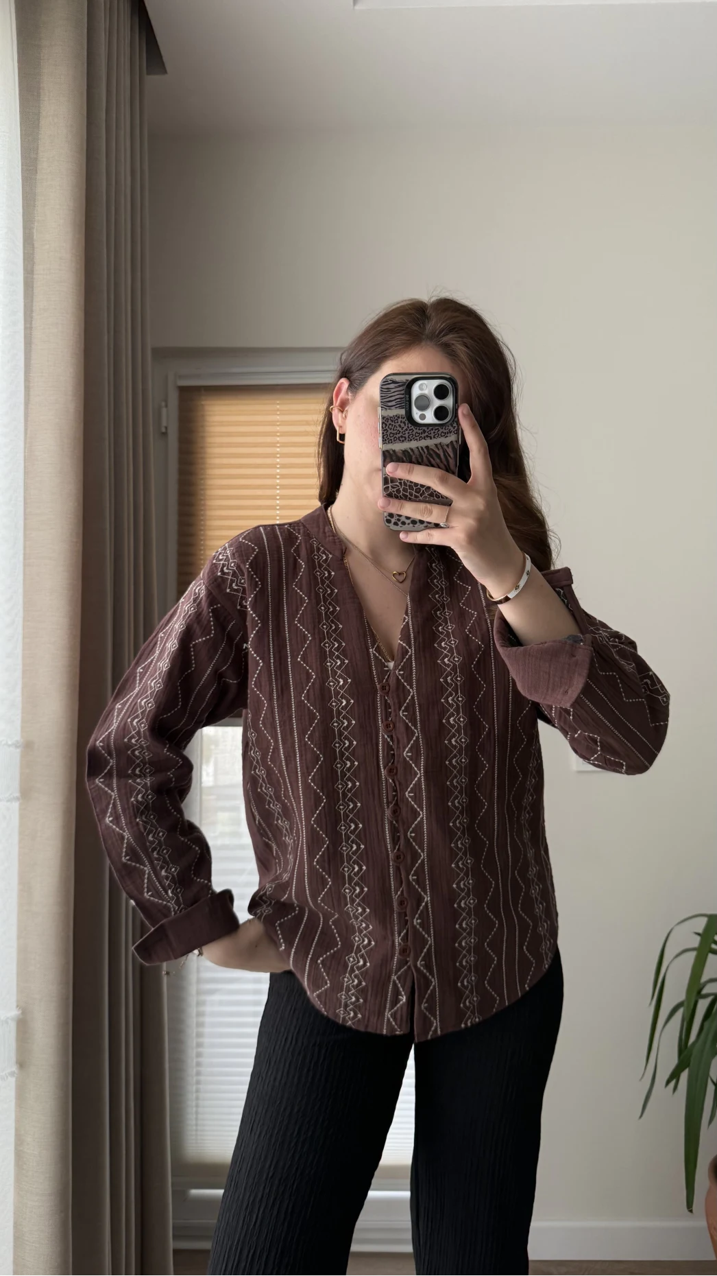 Gömlek Nakış Detay Acı Kahve 2035