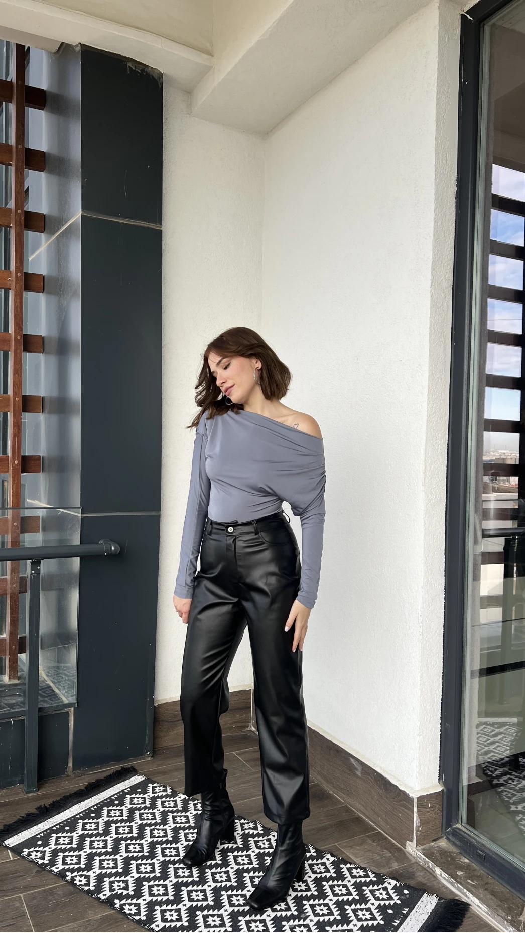 Gri Düşük Yaka Yarasa Kol Bluz