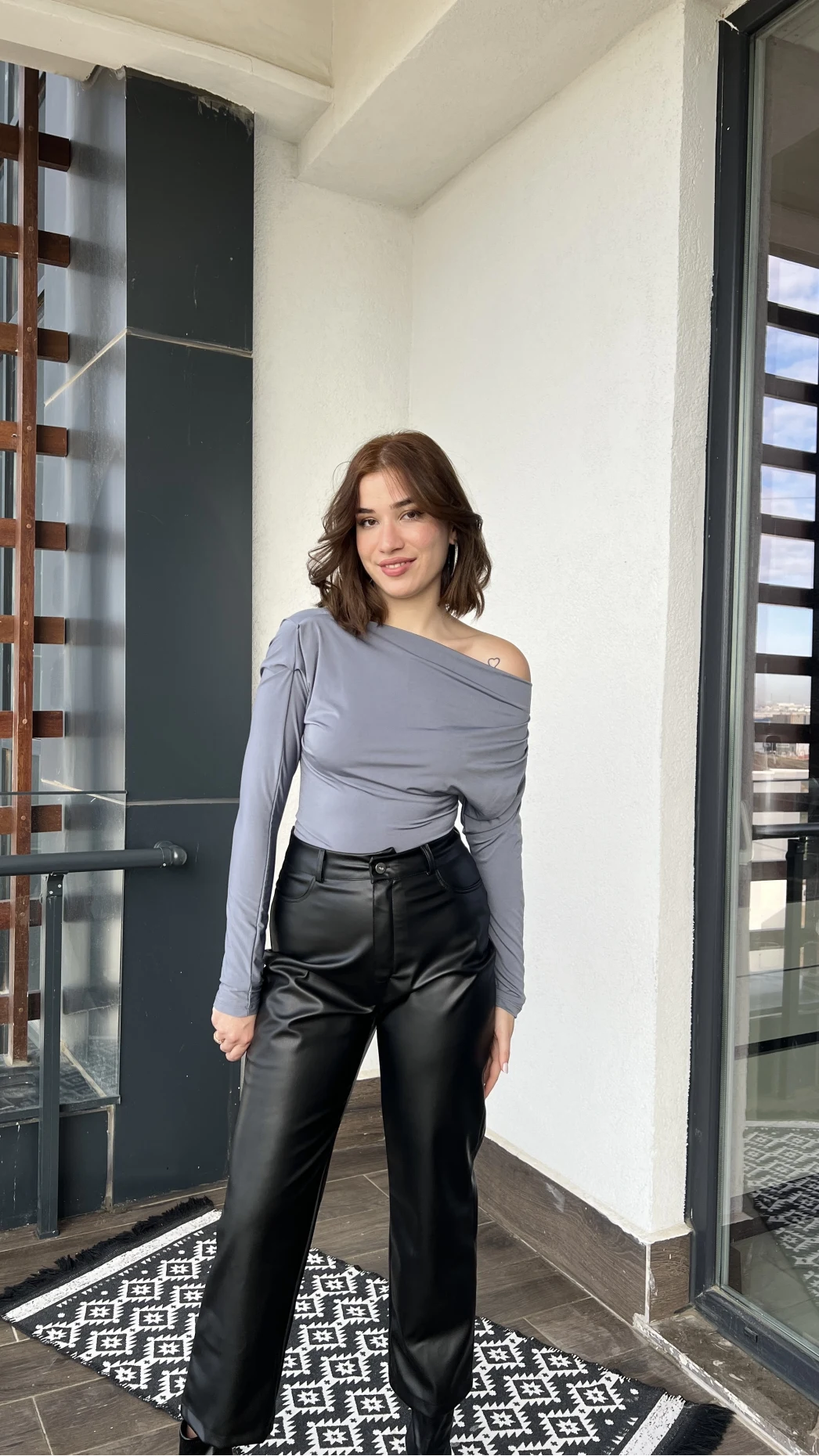 Gri Düşük Yaka Yarasa Kol Bluz