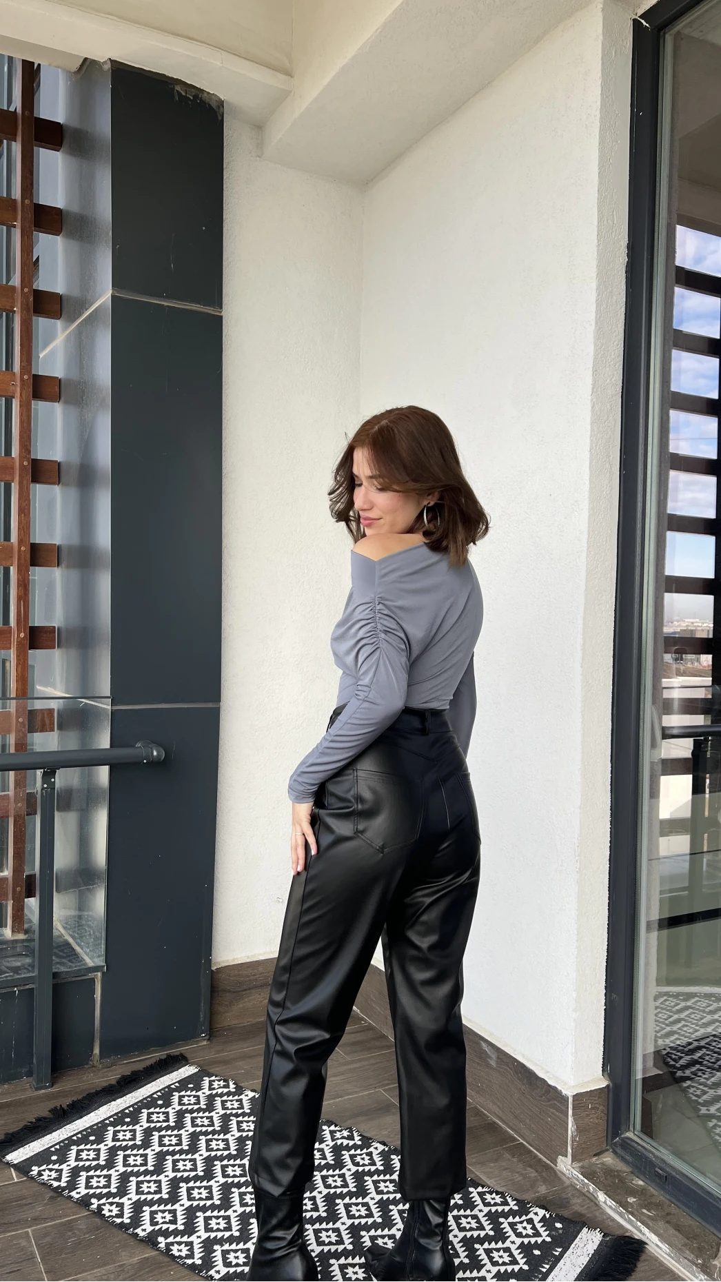 Gri Düşük Yaka Yarasa Kol Bluz