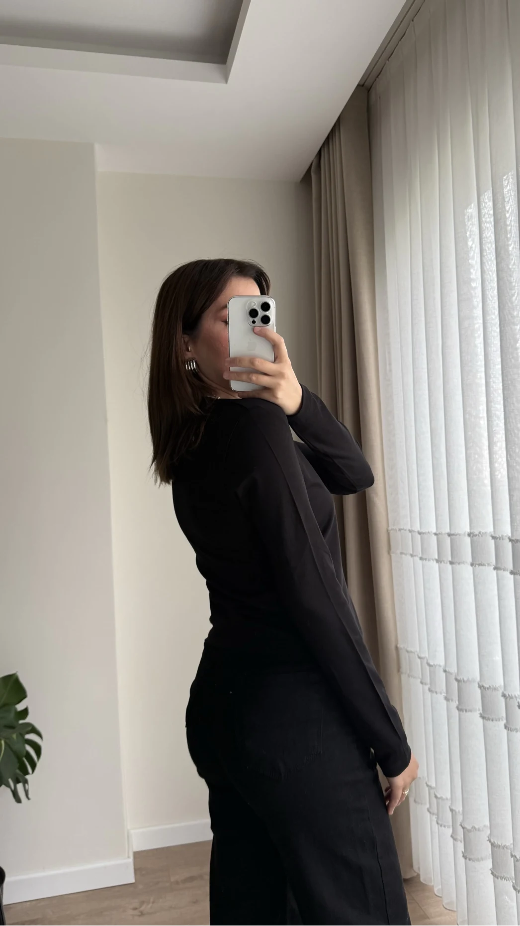 Gümüş Düğme Detaylı Hırka Siyah