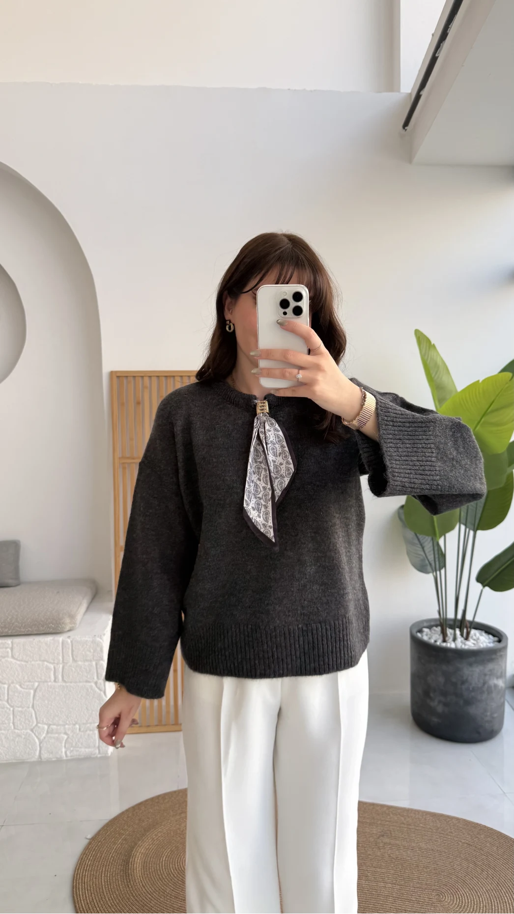 Hilary Yakası Aksesuar Detaylı Fular Bağlamalı Kazak - Antrasit