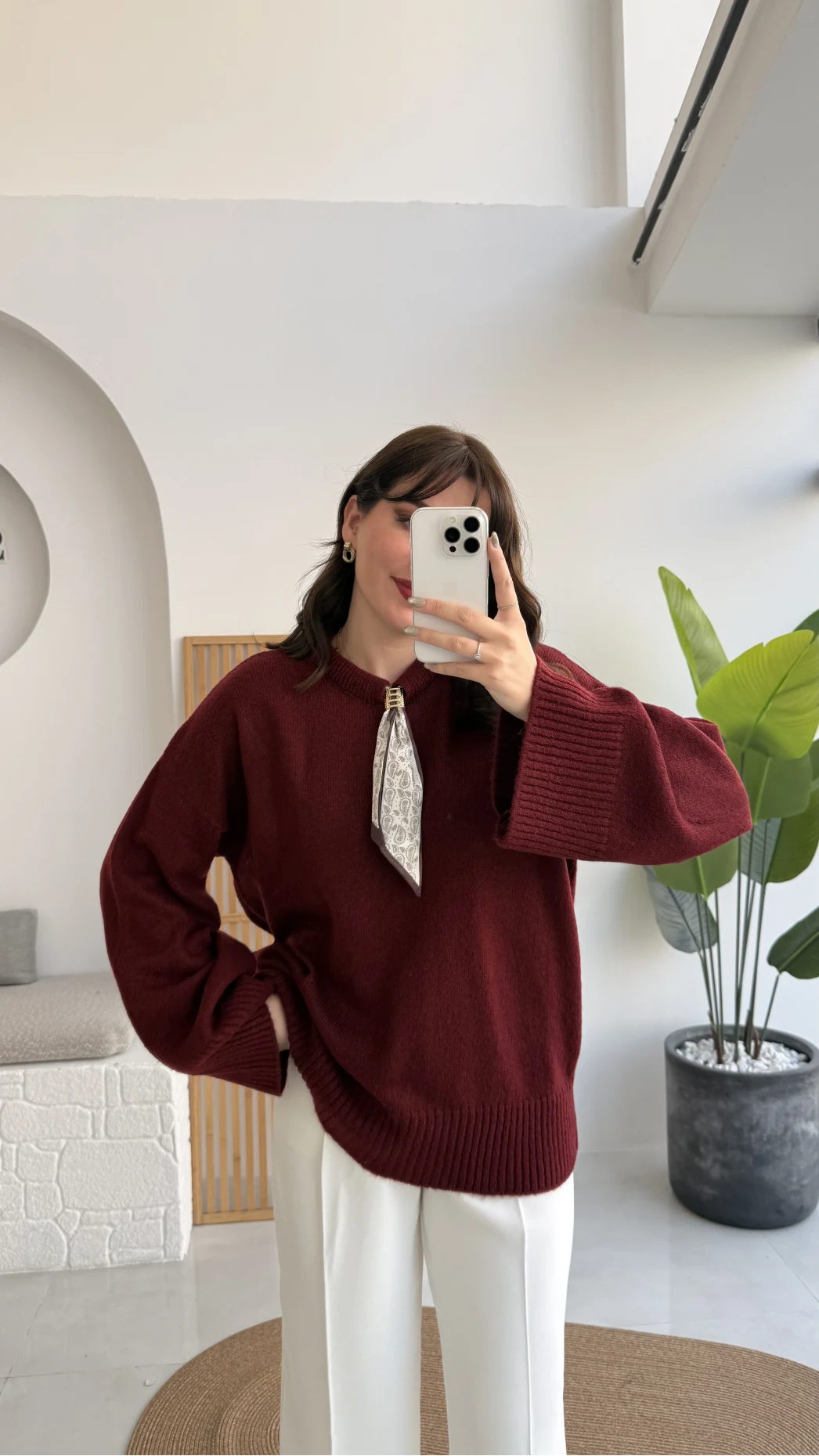 Hilary Yakası Aksesuar Detaylı Fular Bağlamalı Kazak - Bordo