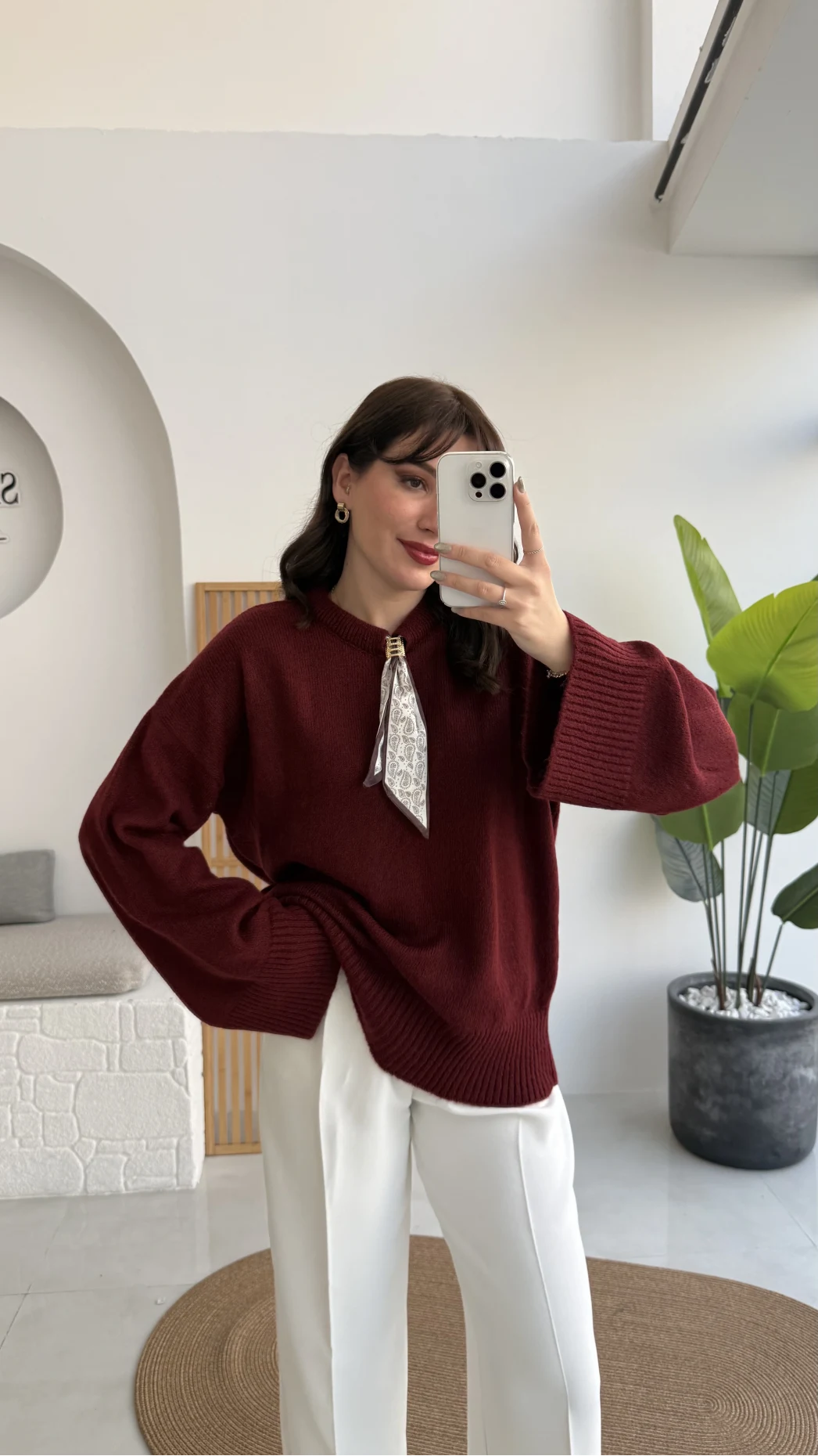 Hilary Yakası Aksesuar Detaylı Fular Bağlamalı Kazak - Bordo