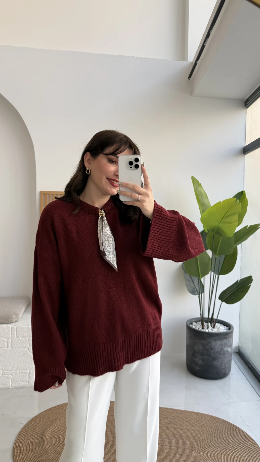 Hilary Yakası Aksesuar Detaylı Fular Bağlamalı Kazak - Bordo