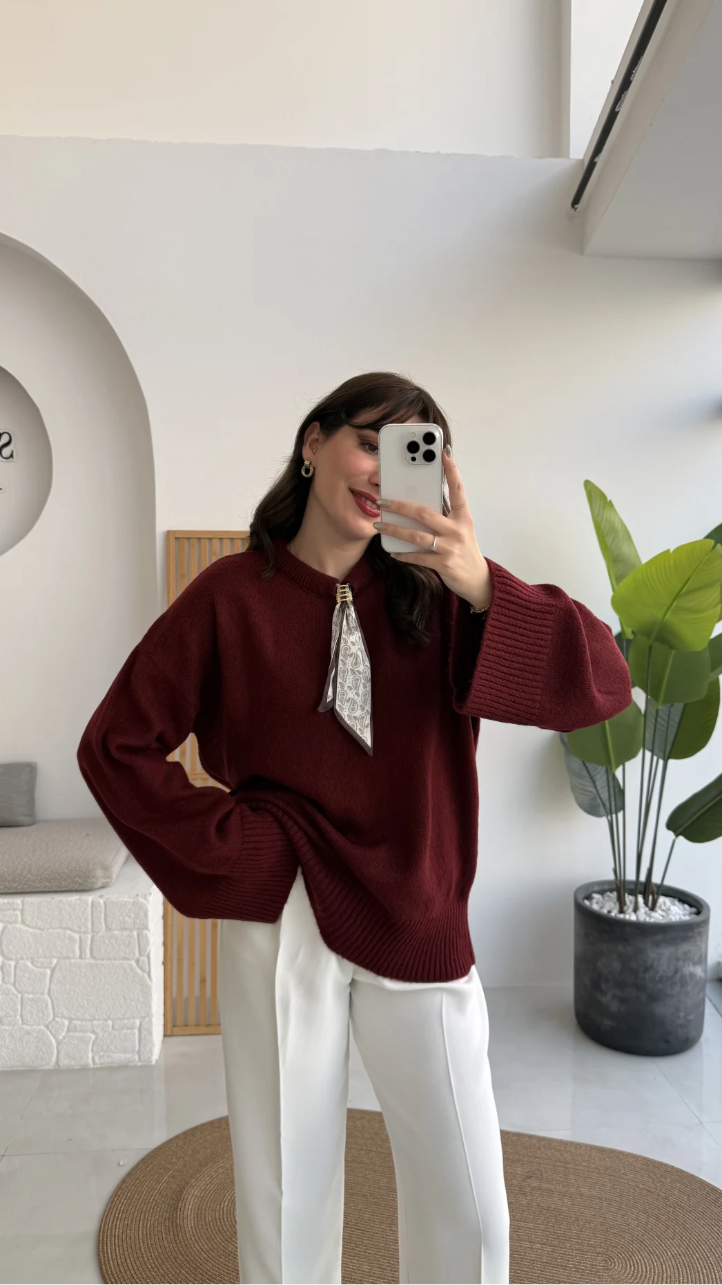 Hilary Yakası Aksesuar Detaylı Fular Bağlamalı Kazak - Bordo