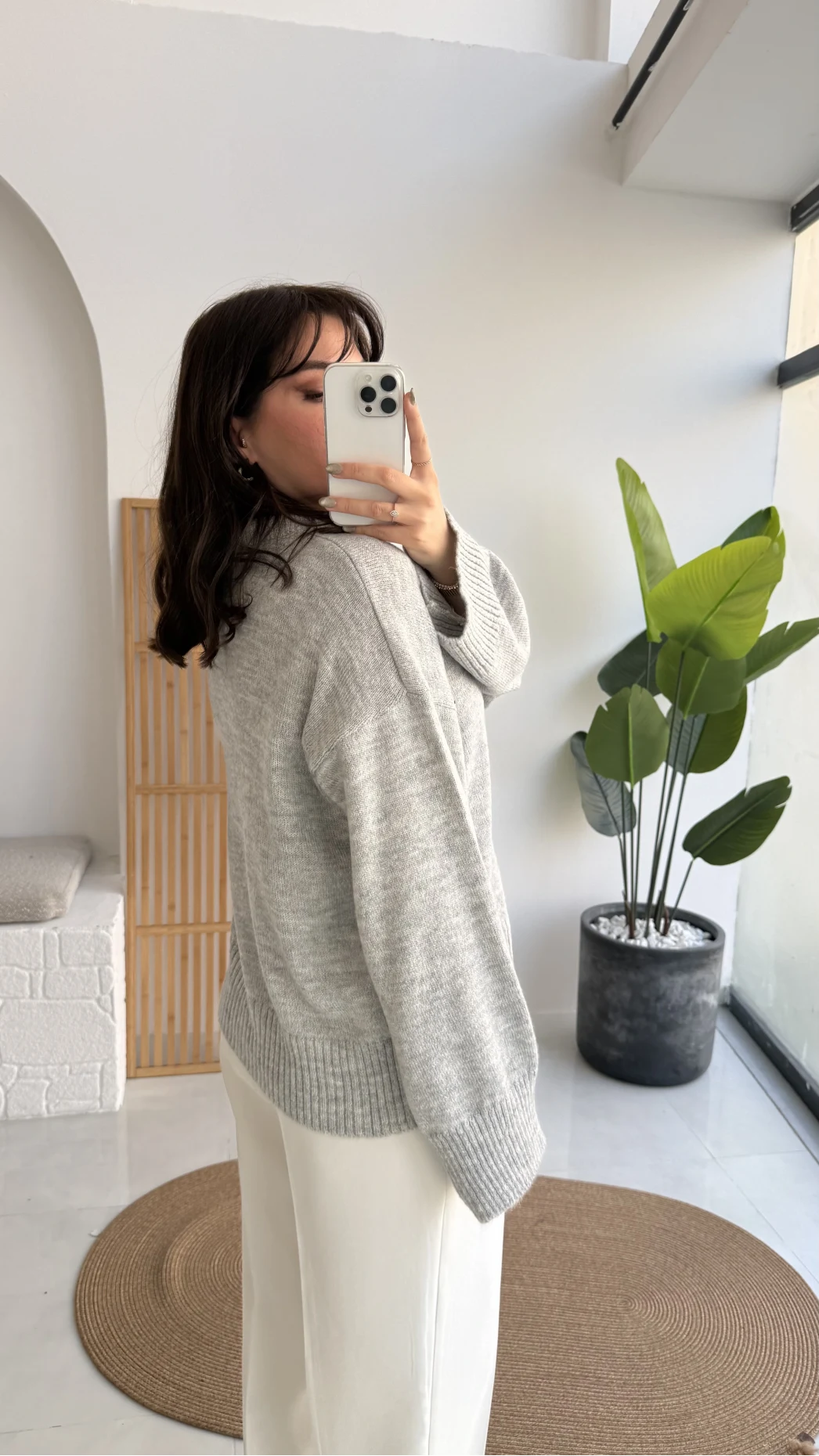 Hilary Yakası Aksesuar Detaylı Fular Bağlamalı Kazak - Gri