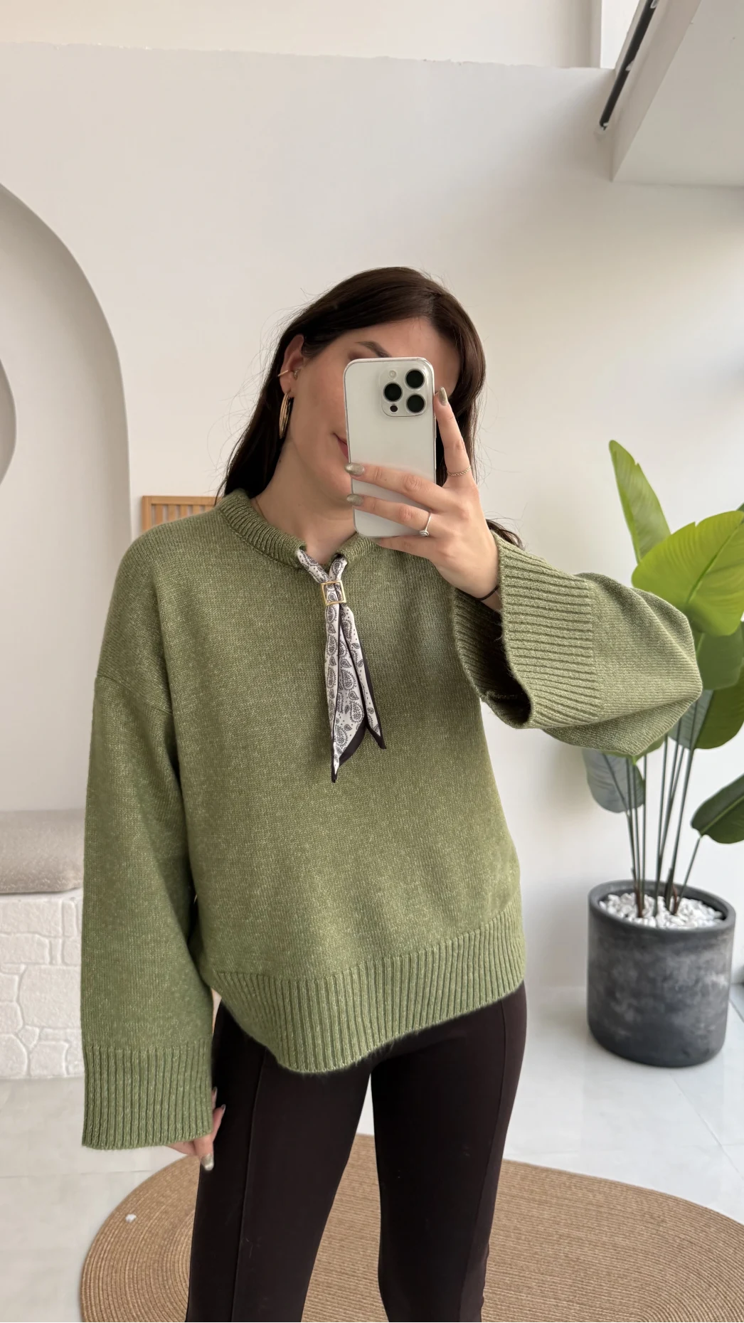 Hilary Yakası Aksesuar Detaylı Fular Bağlamalı Kazak - Mint