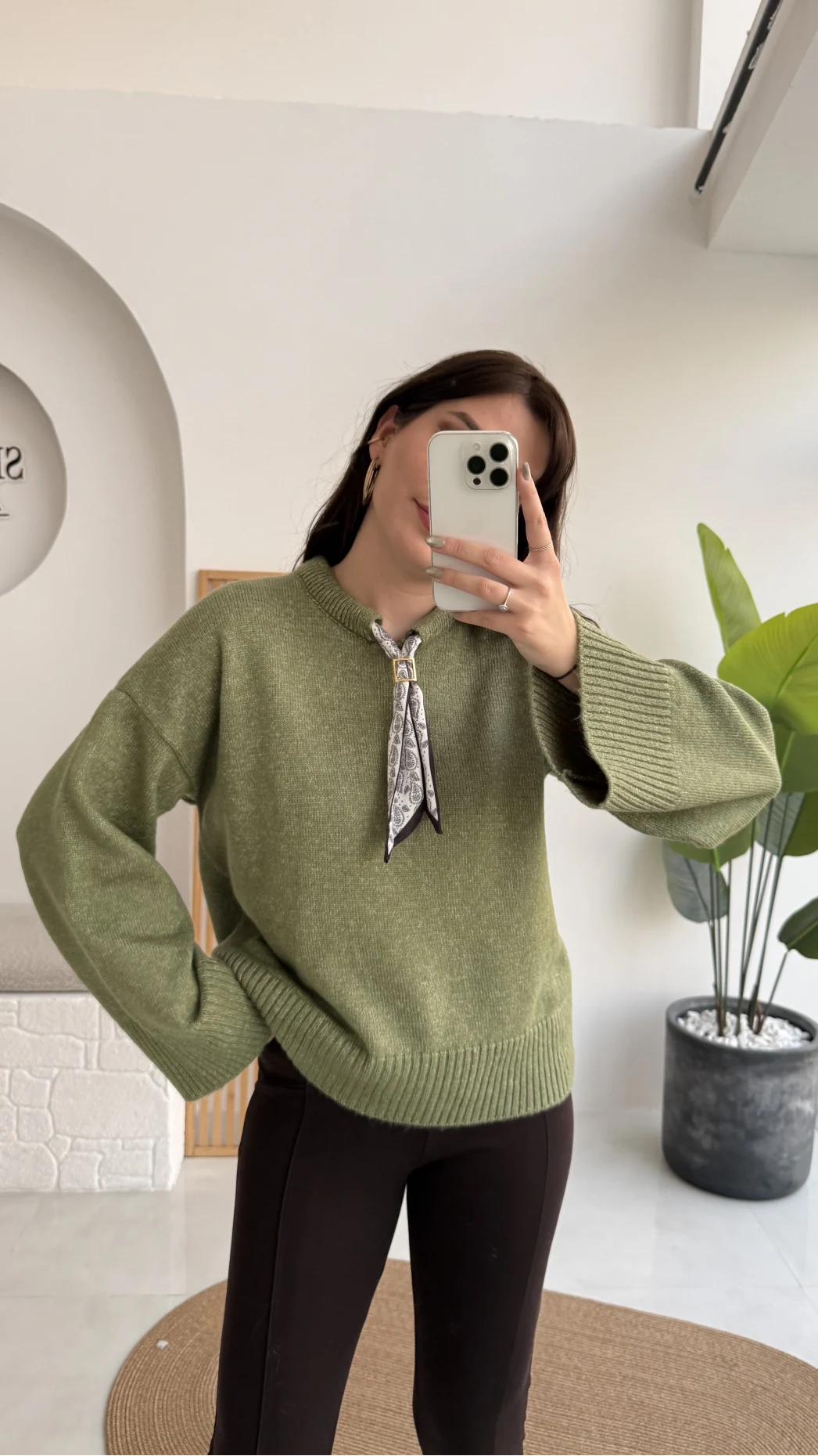 Hilary Yakası Aksesuar Detaylı Fular Bağlamalı Kazak - Mint