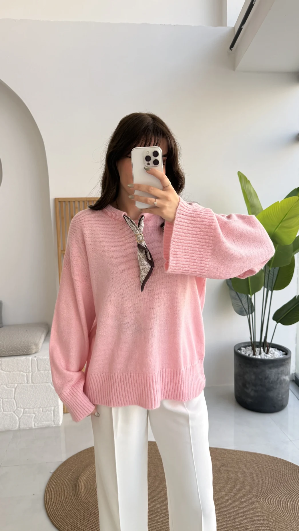 Hilary Yakası Aksesuar Detaylı Fular Bağlamalı Kazak - Pembe