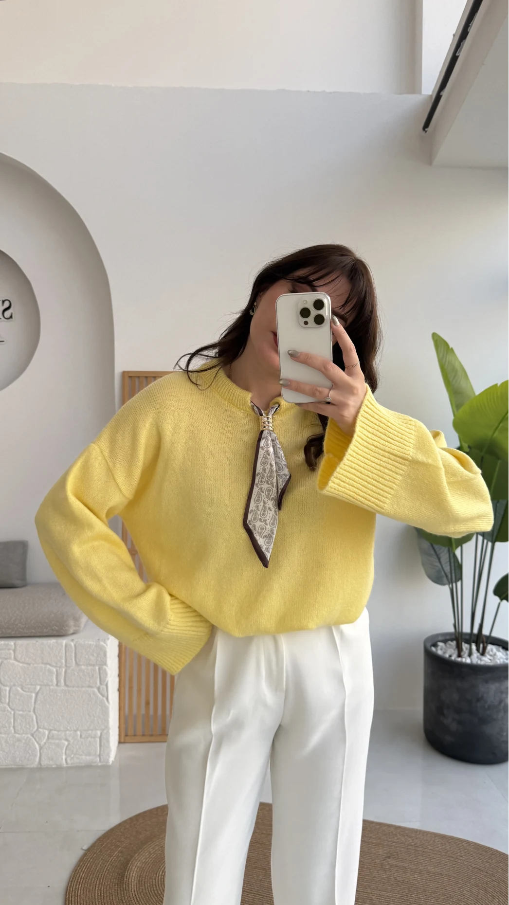 Hilary Yakası Aksesuar Detaylı Fular Bağlamalı Kazak - Sarı