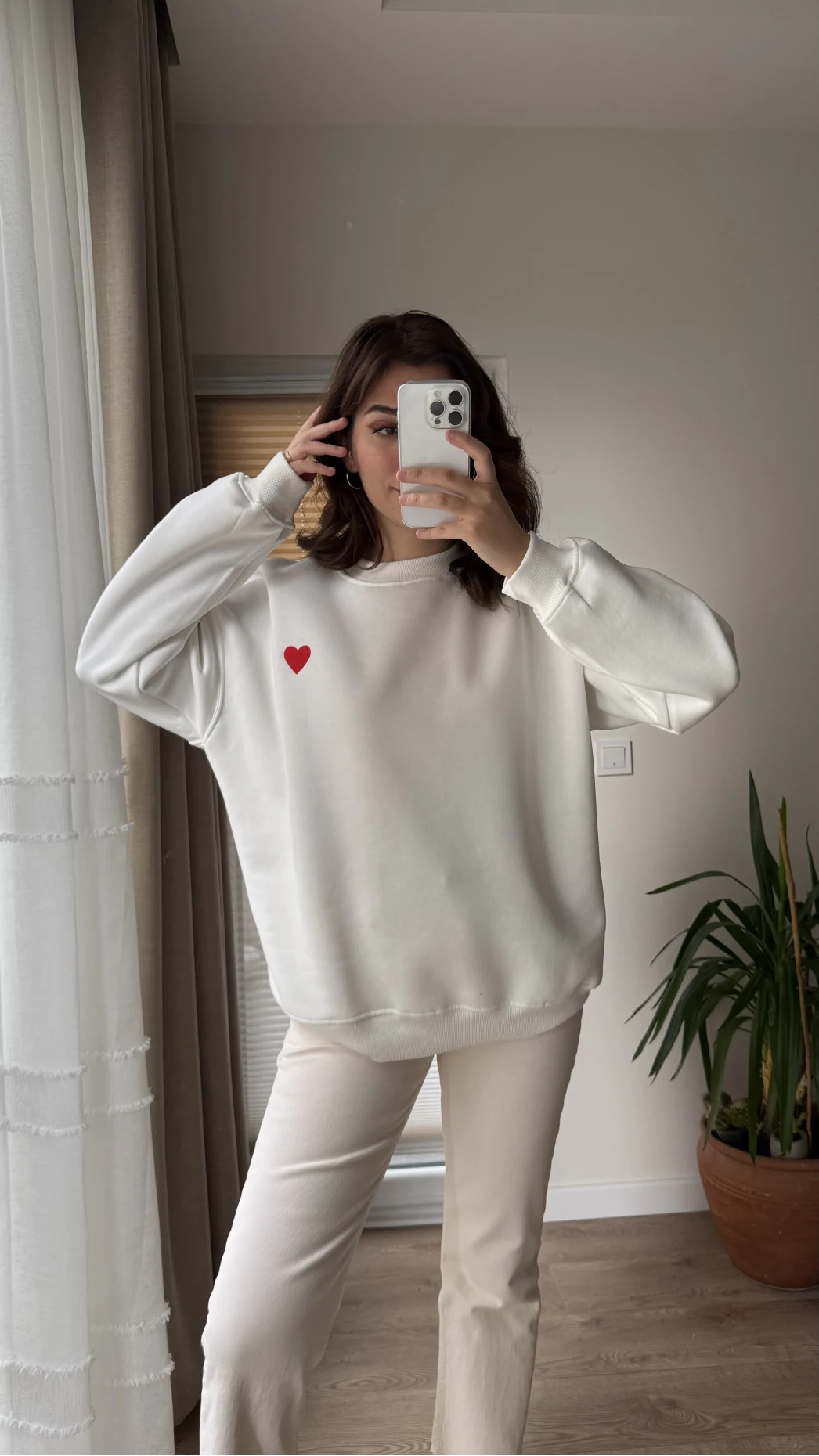 Kalp Nakışlı Sweatshirt Şardonlu Beyaz