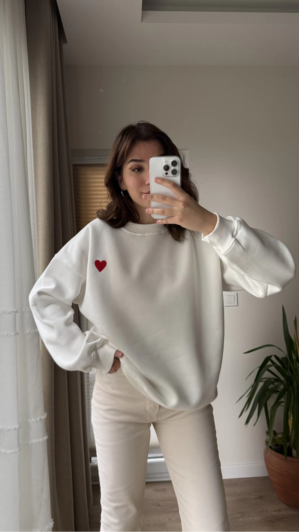 Kalp Nakışlı Sweatshirt Şardonlu Beyaz