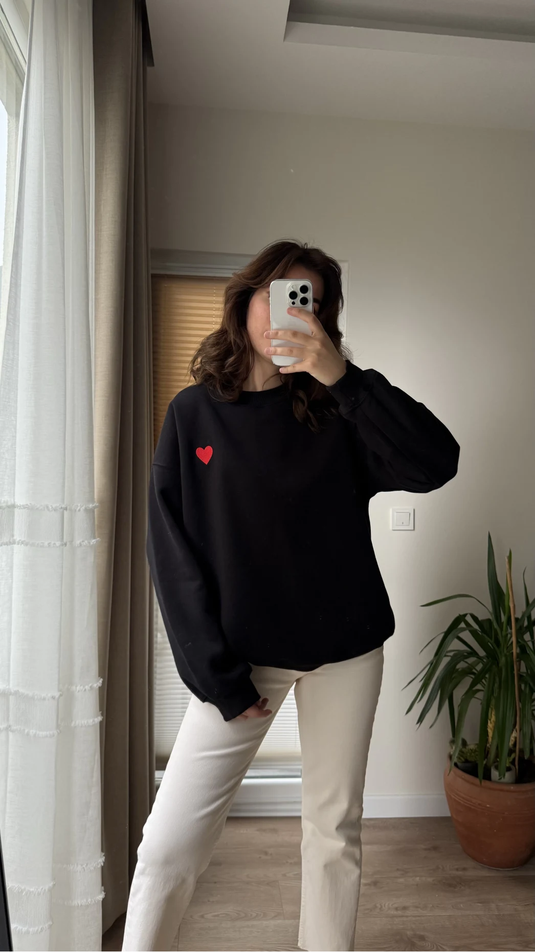Kalp Nakışlı Sweatshirt Şardonlu Siyah