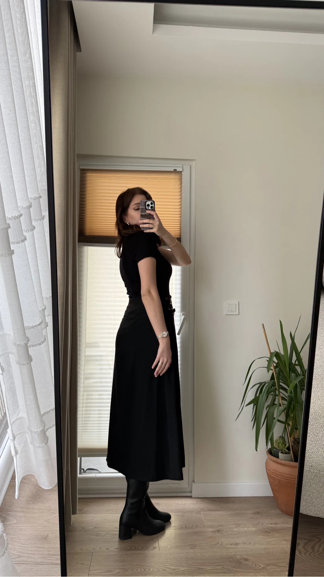 Kemerli Yırtmaçlı Siyah Etek