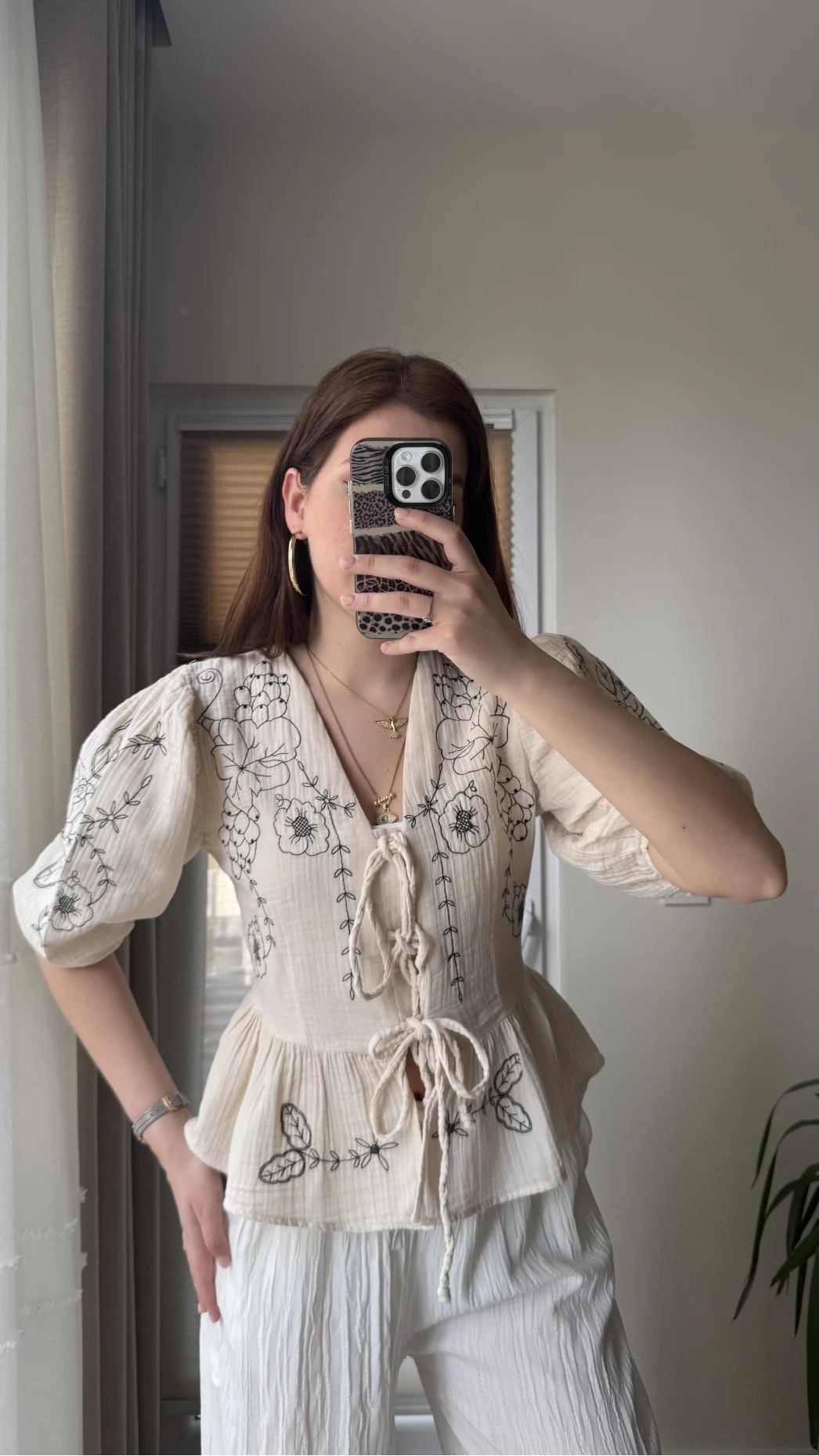 Krem Nakışlı Bağlamalı Gömlek