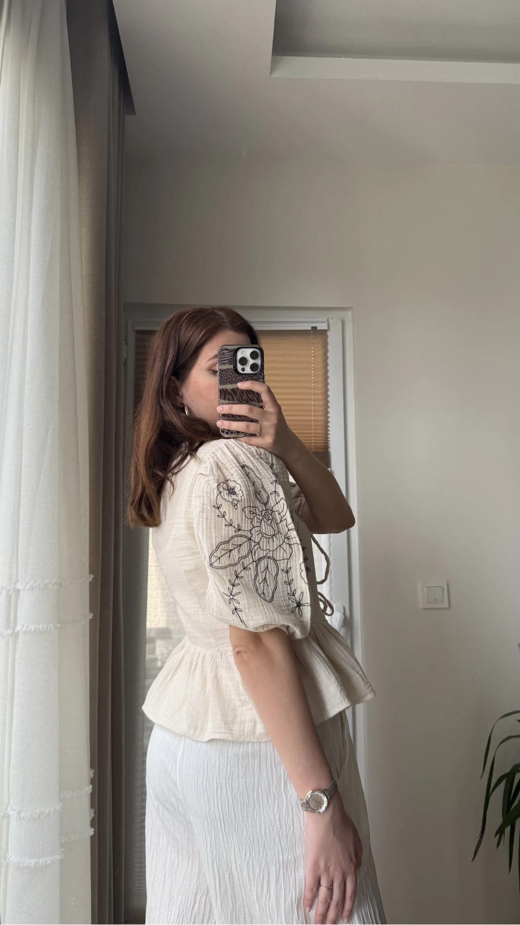 Krem Nakışlı Bağlamalı Gömlek