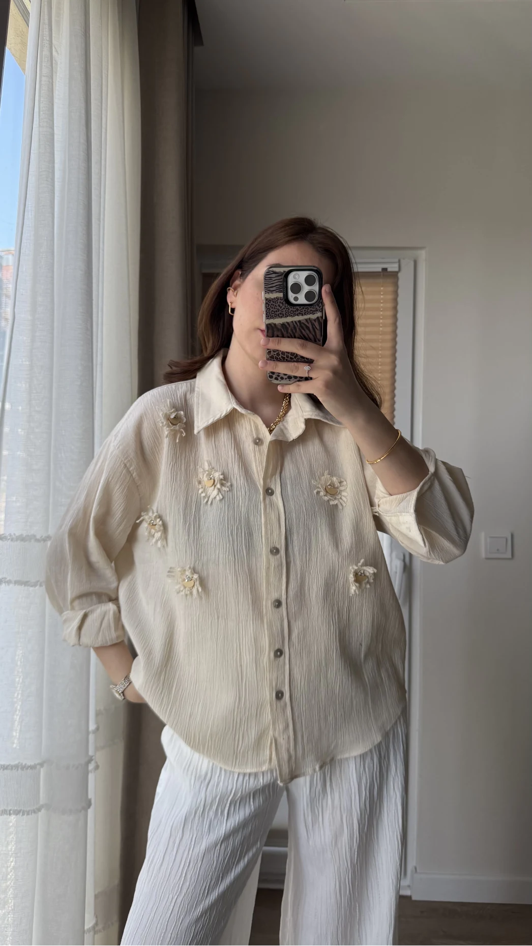 Krem Püskül Taş Detaylı Gömlek