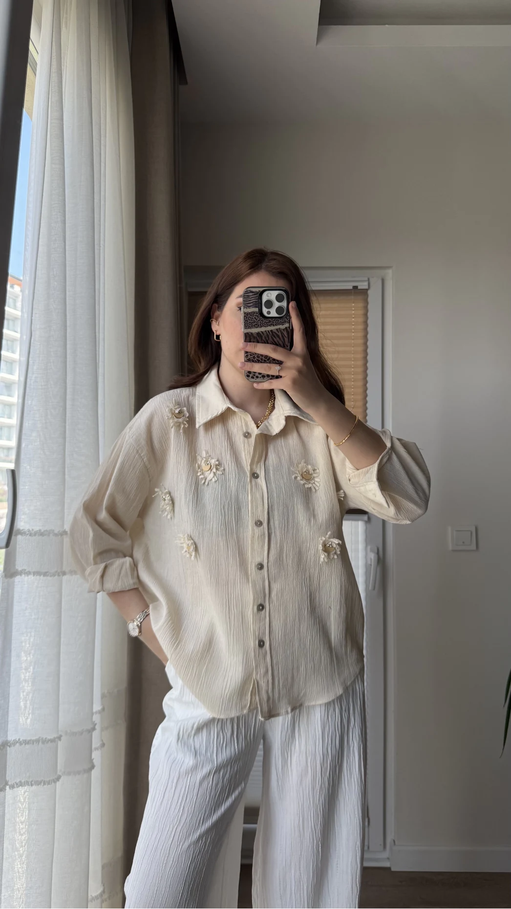 Krem Püskül Taş Detaylı Gömlek