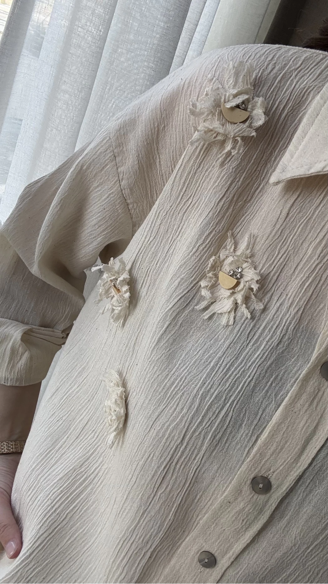 Krem Püskül Taş Detaylı Gömlek