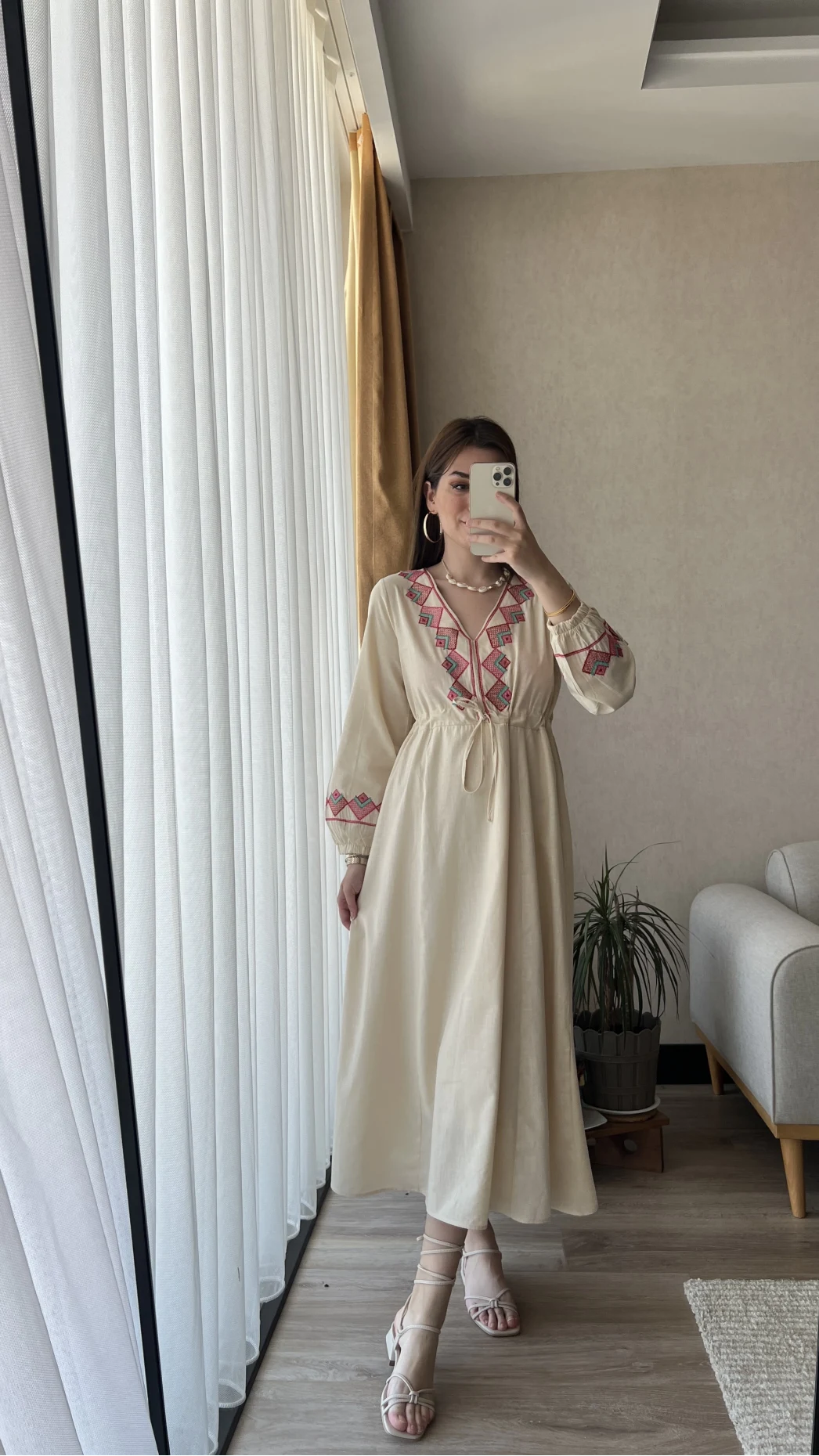 Lale Uzun Krem Elbise