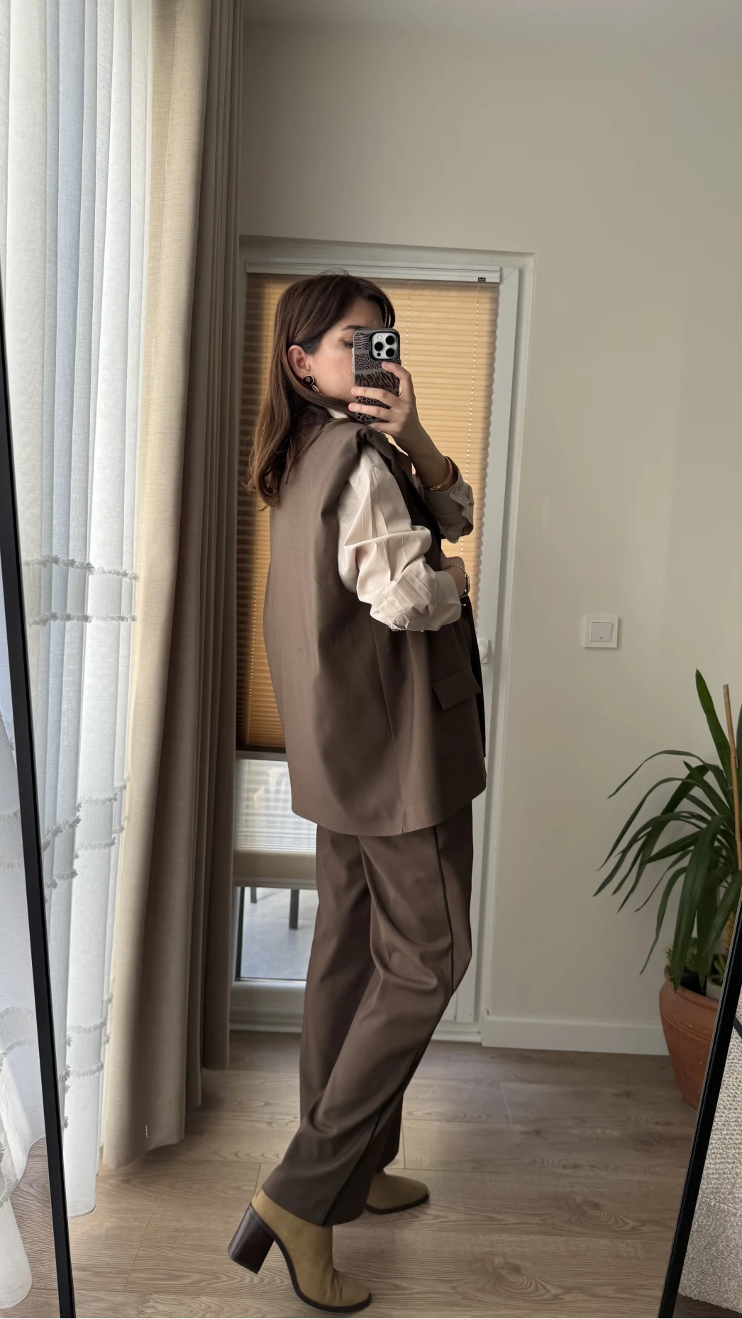 Line Kemerli Vatkalı Yelek Acı Kahve