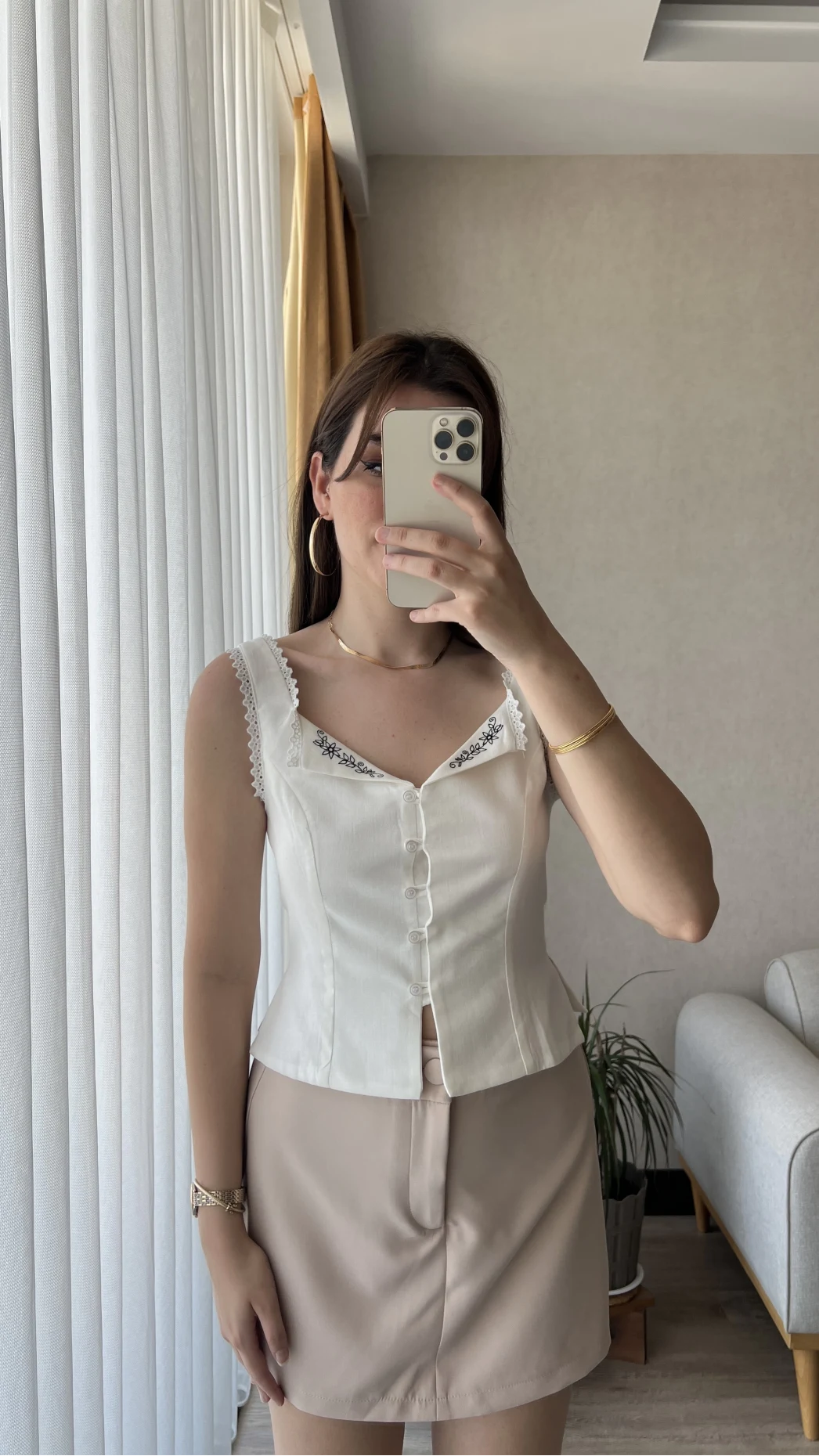 Madam Beyaz Nakışlı Bluz