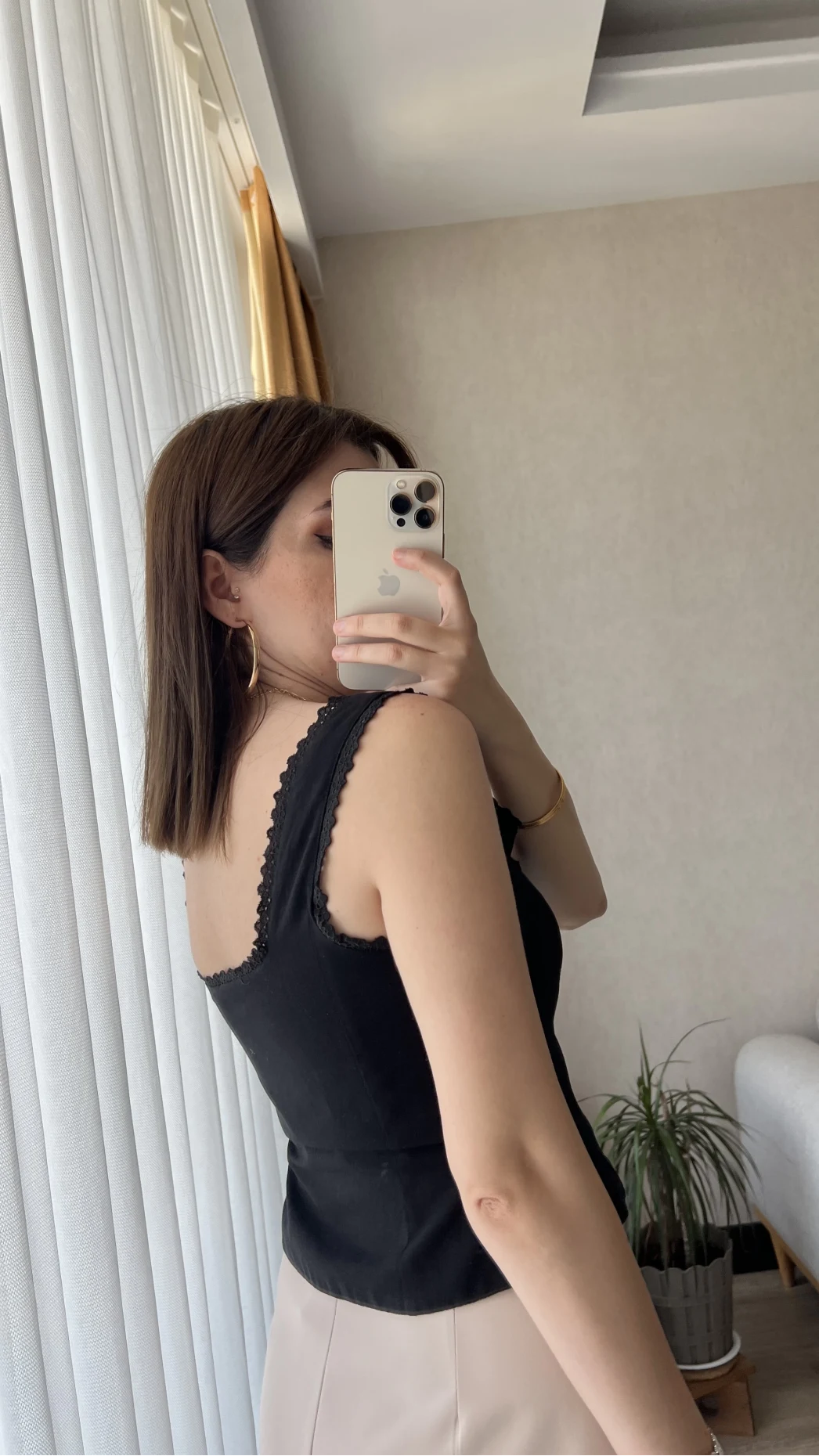 Madam Siyah Nakışlı Bluz