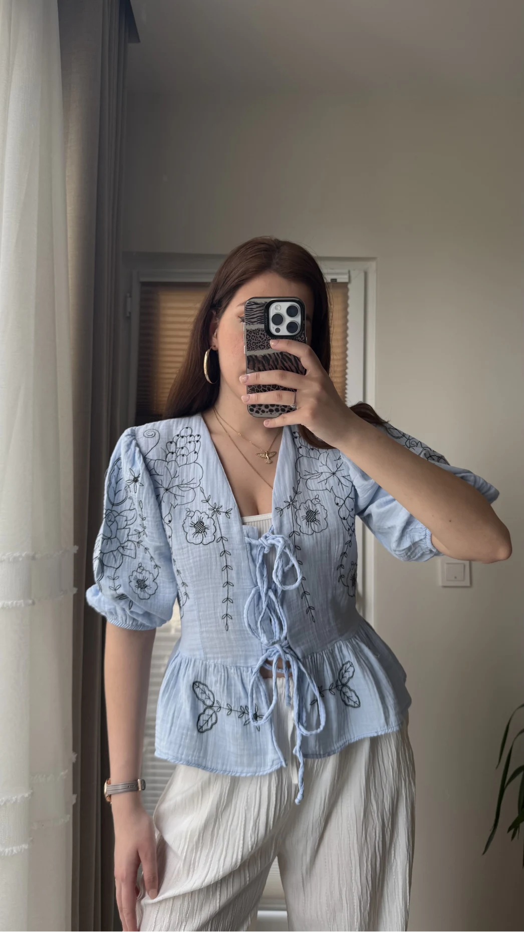 Mavi Nakışlı Bağlamalı Gömlek