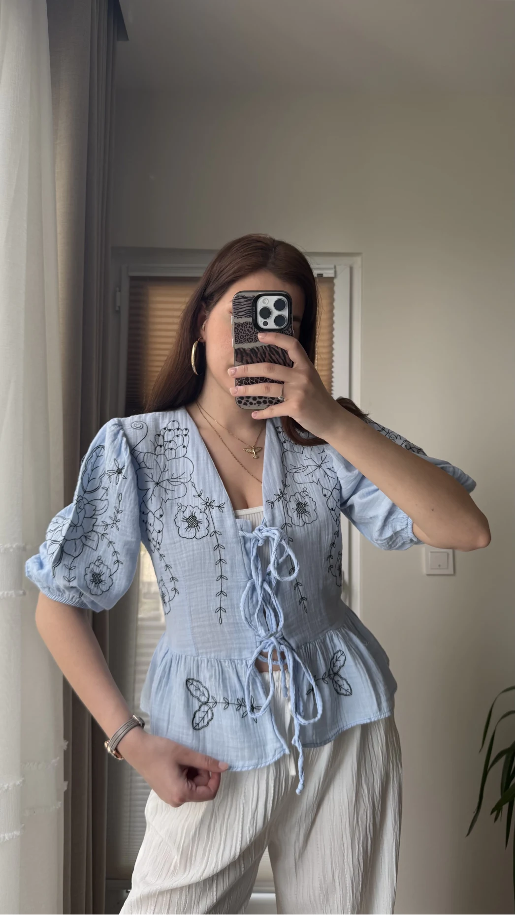 Mavi Nakışlı Bağlamalı Gömlek