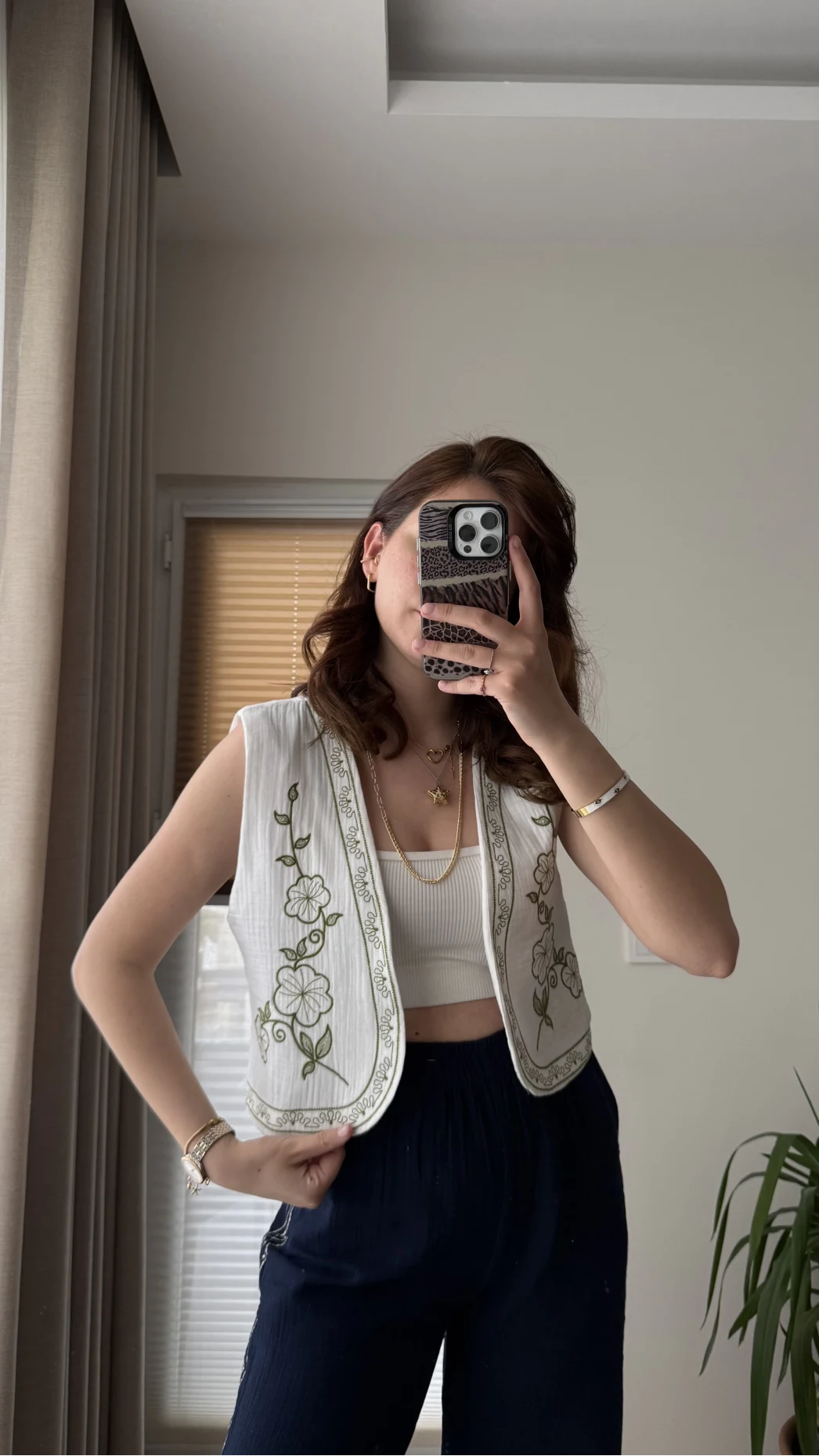 Müslin Çiçek Nakışlı Yelek Beyaz