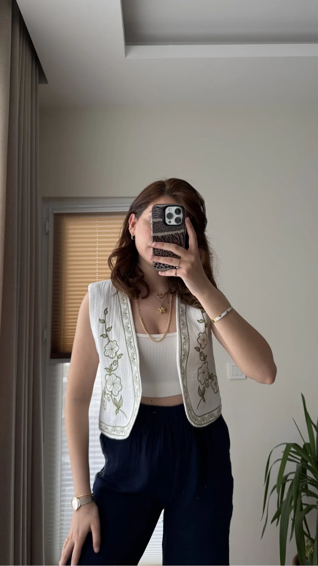 Müslin Çiçek Nakışlı Yelek Beyaz