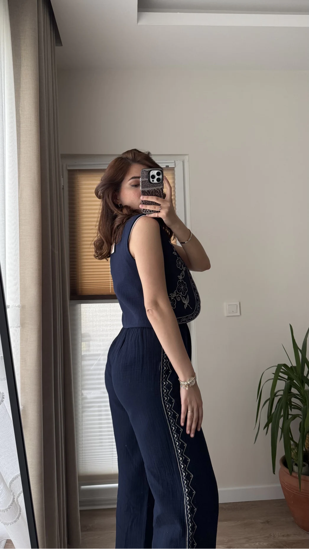 Müslin Çiçek Nakışlı Yelek Lacivert