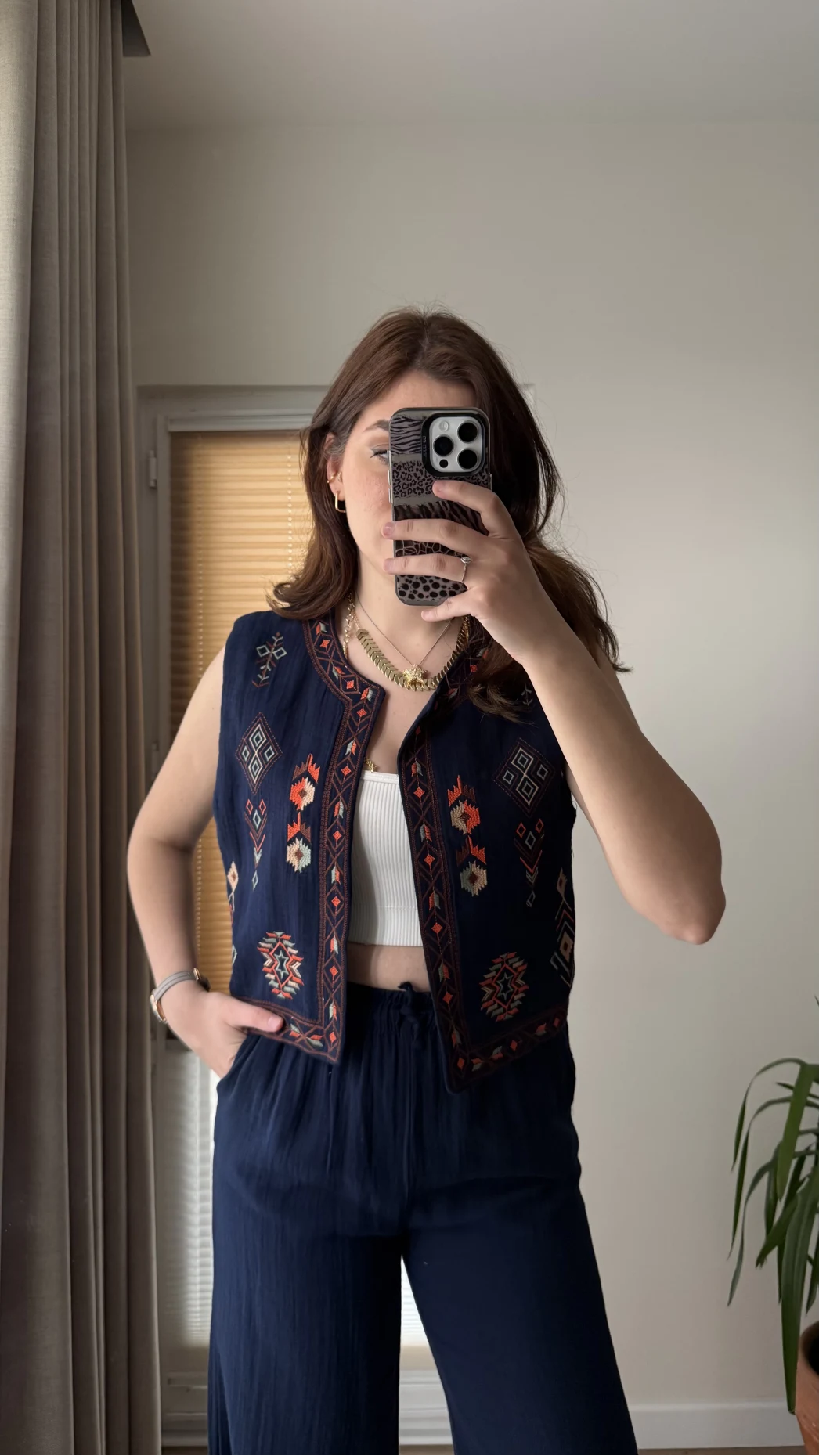 Nakışlı Lacivert Yelek