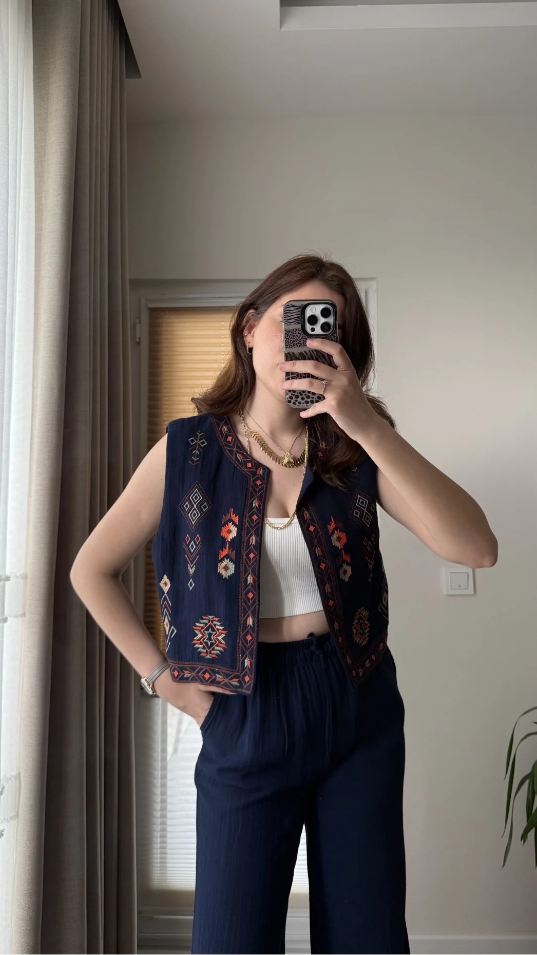 Nakışlı Lacivert Yelek