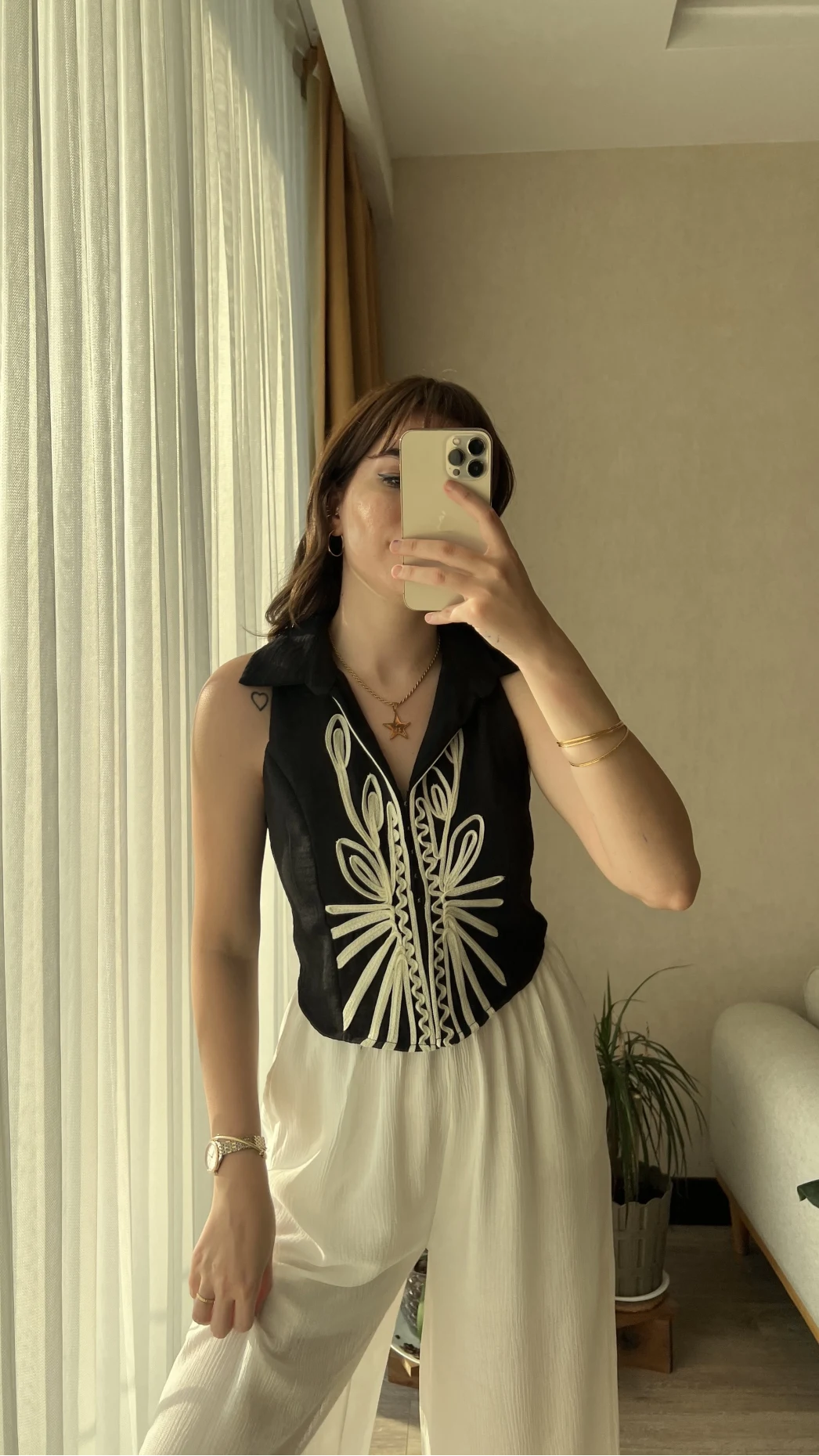 Nakışlı Siyah Yelek