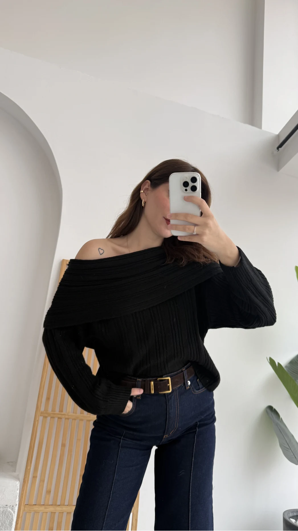 Omzu Açık Fitilli Kazak - Siyah