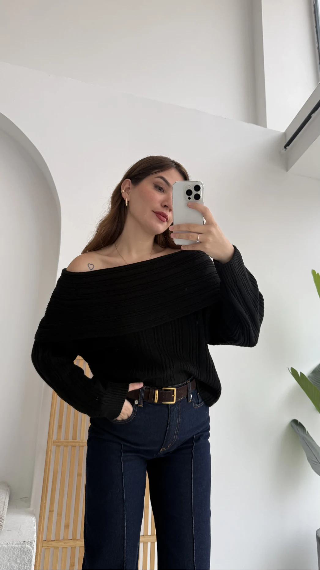 Omzu Açık Fitilli Kazak - Siyah