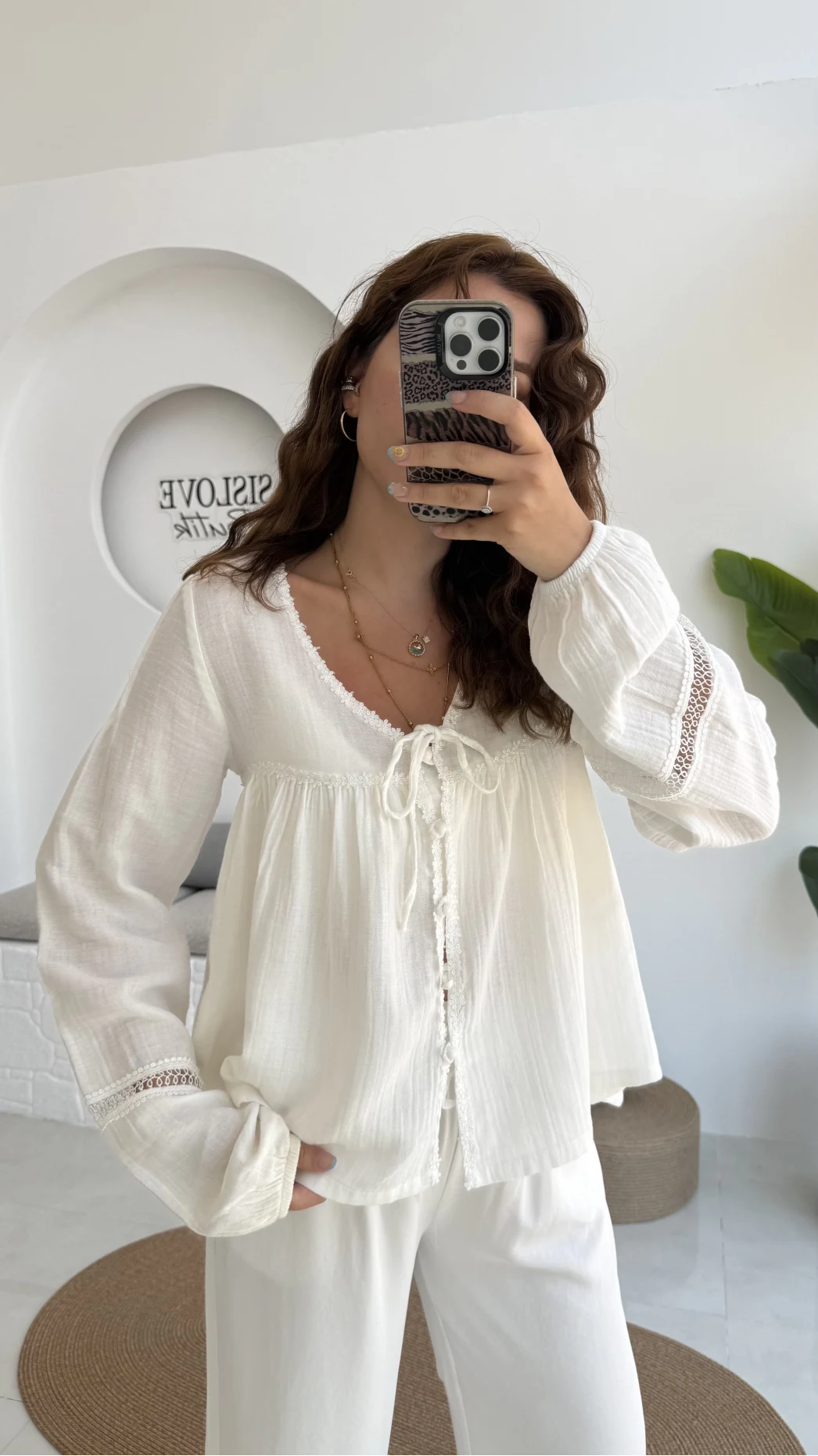 Peri İnci Detay Beyaz Bluz