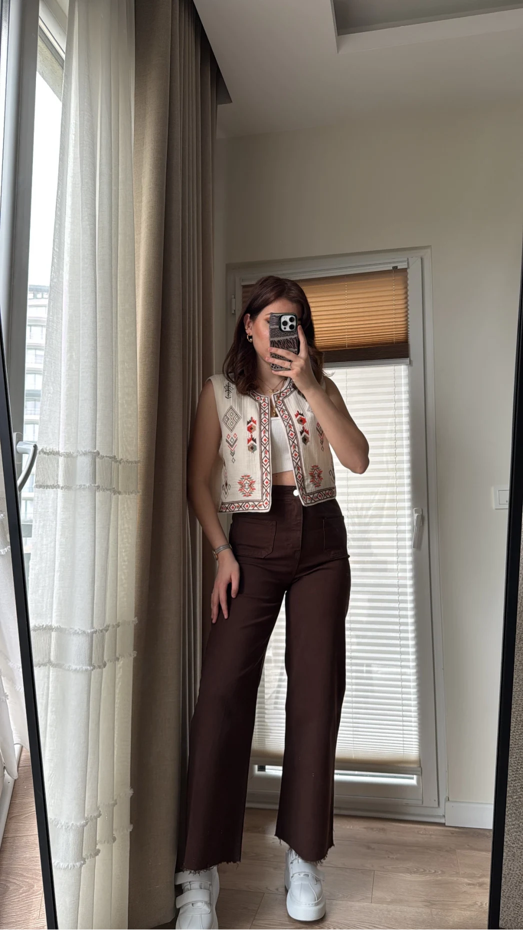 Önü Cepli Tasarım Acı Kahve Jean