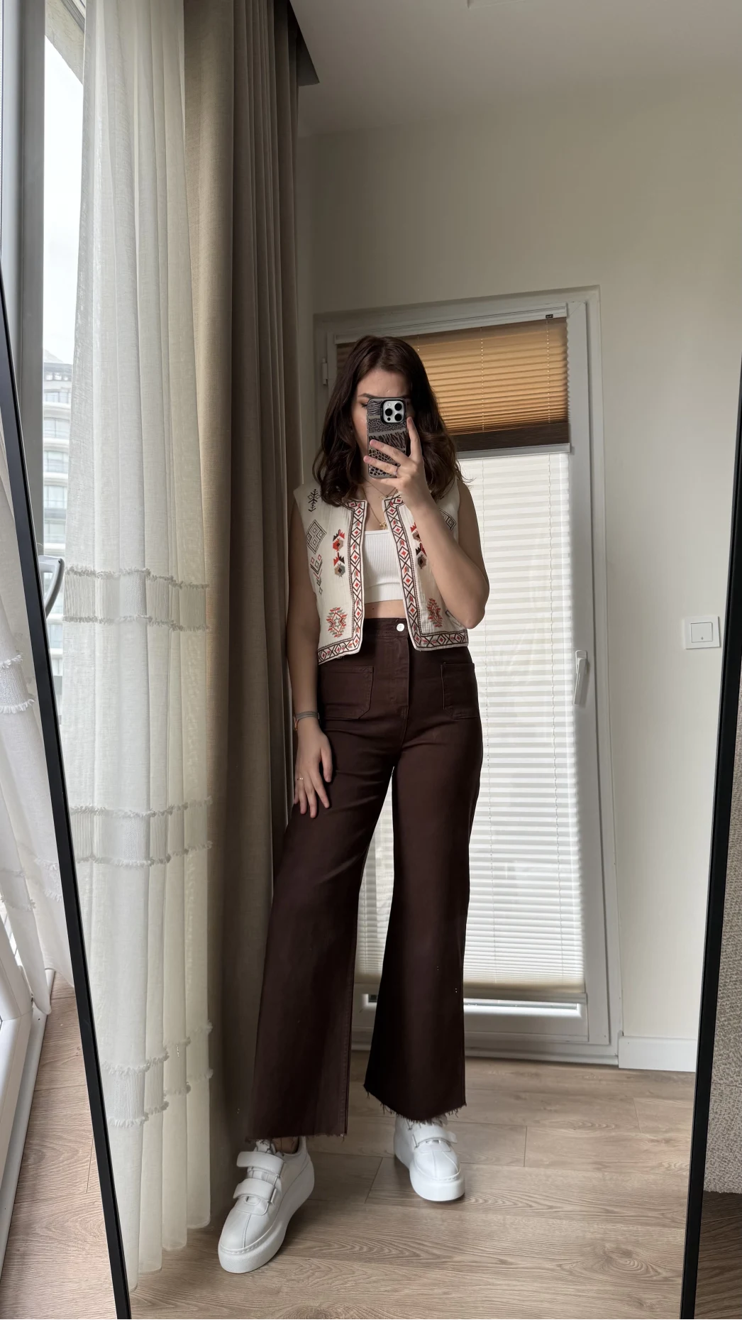 Önü Cepli Tasarım Acı Kahve Jean