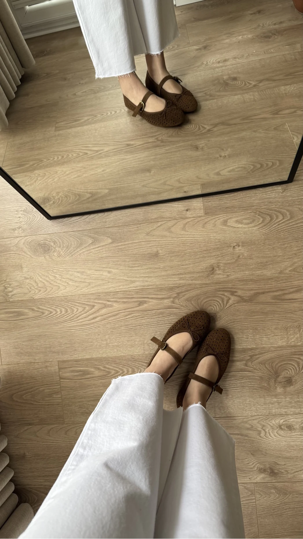 Önü Cepli Tasarım Beyaz Jean