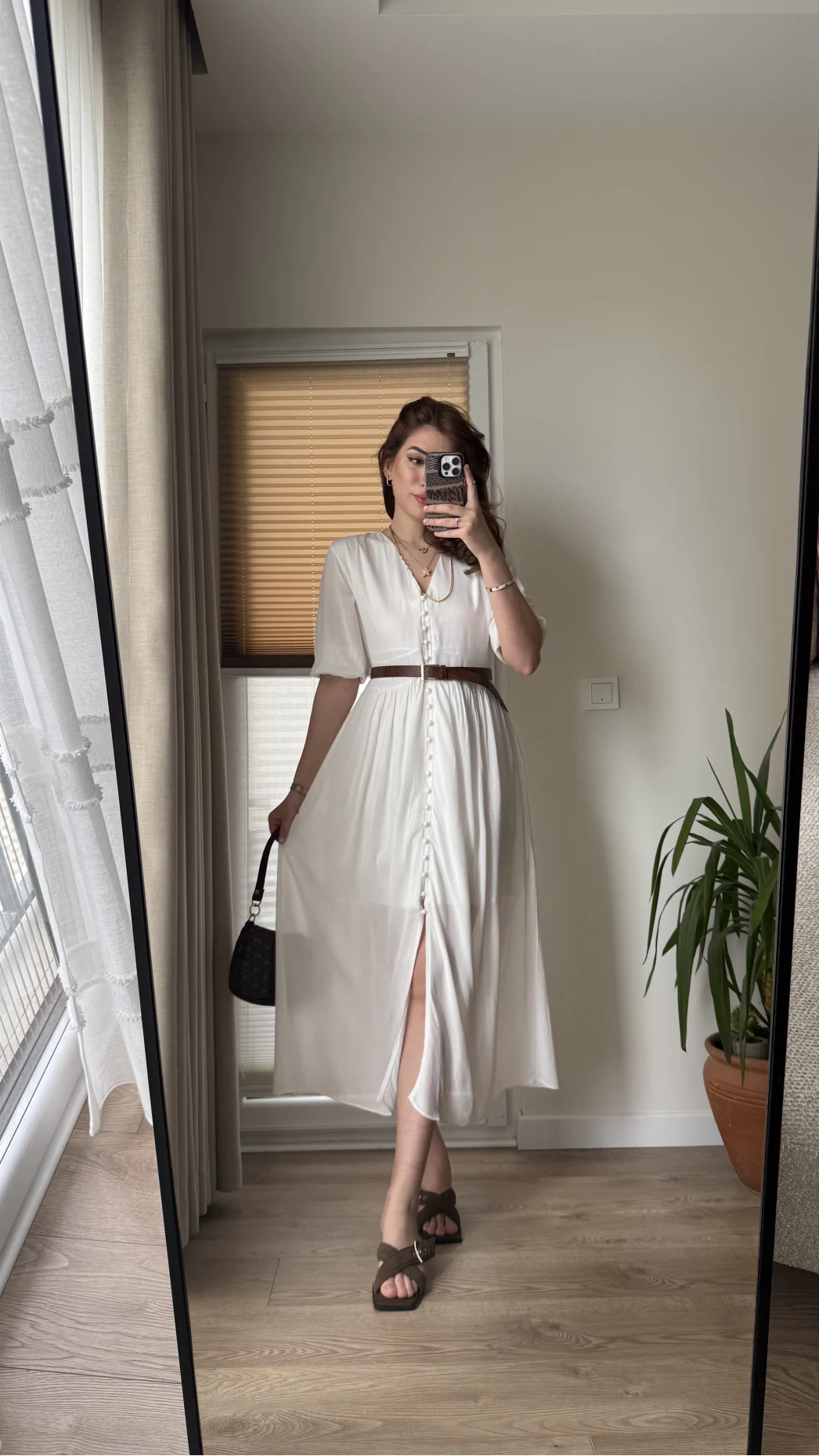 Önü Düğme Detay Beyaz Elbise